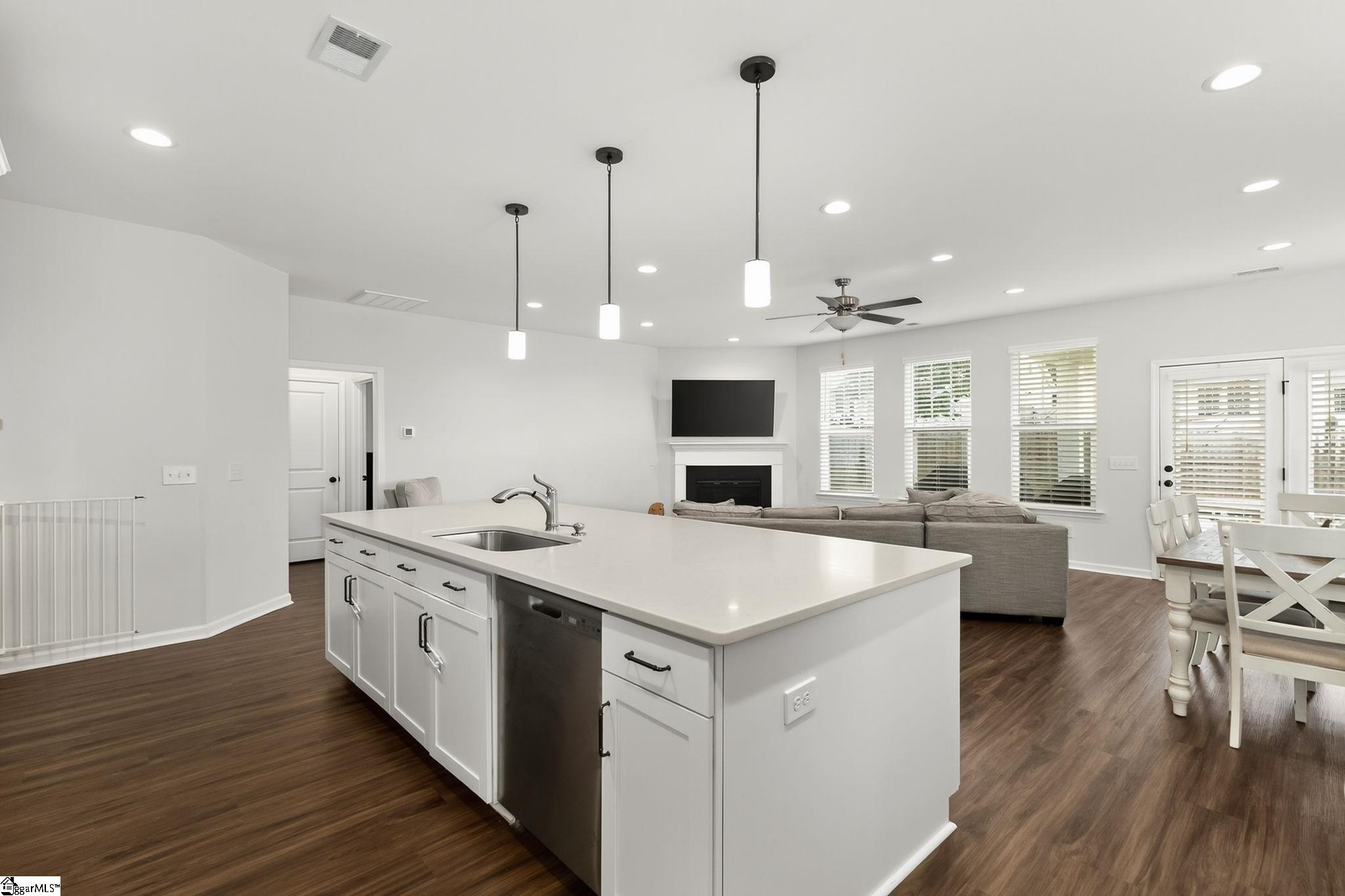 Easley, South Carolina 29642, United States, 4 Bedrooms Bedrooms, ,3 BathroomsBathrooms,Residential,Active,214141