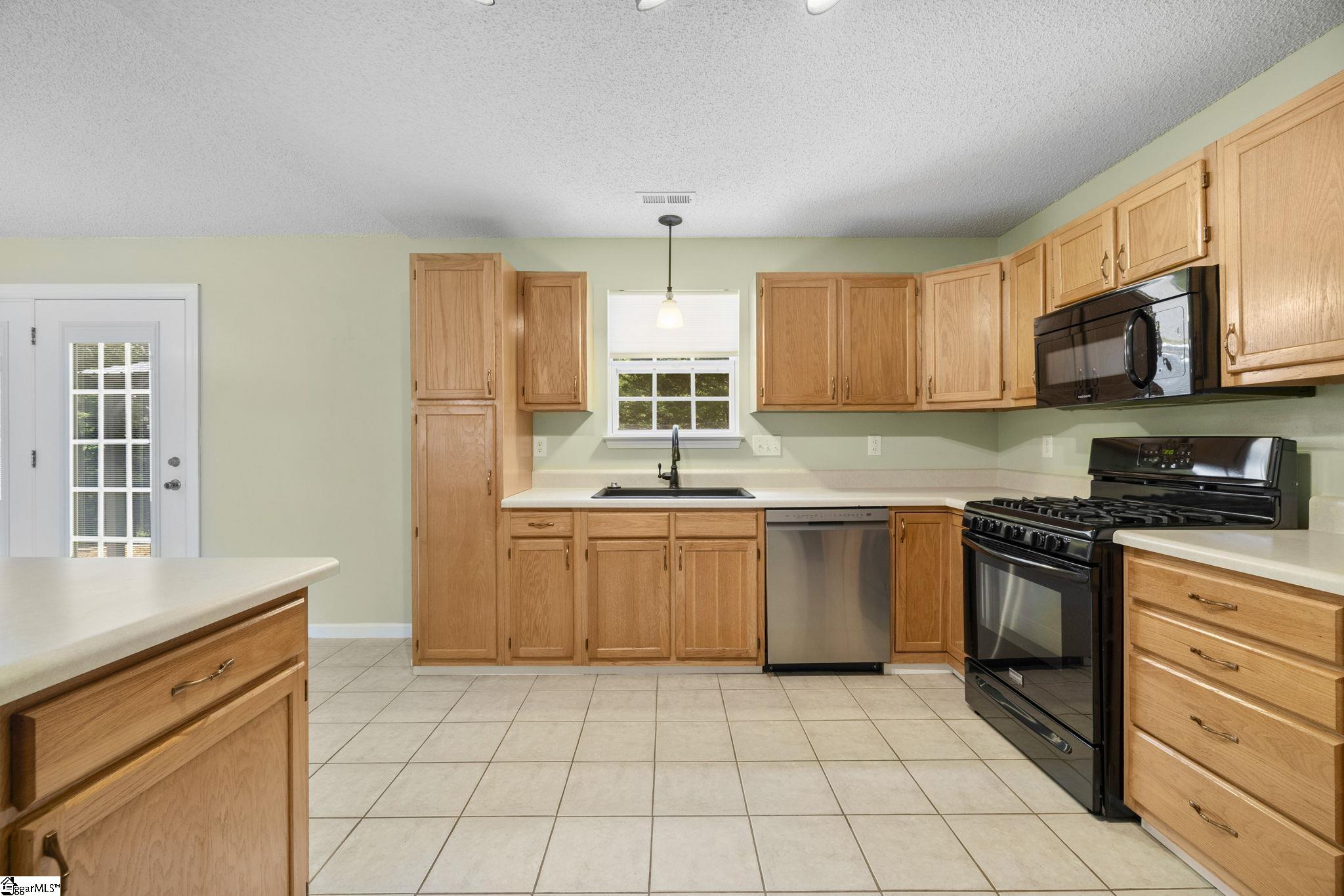 Greer, South Carolina 29650, United States, 3 Bedrooms Bedrooms, ,2 BathroomsBathrooms,Residential,Contingent,155772