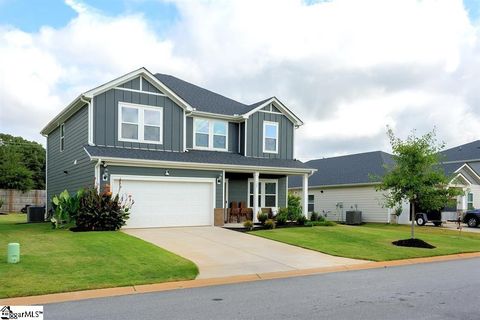 Photo of 325 Roderick Lane, Greenville, SC 29605 (MLS # 1585122)