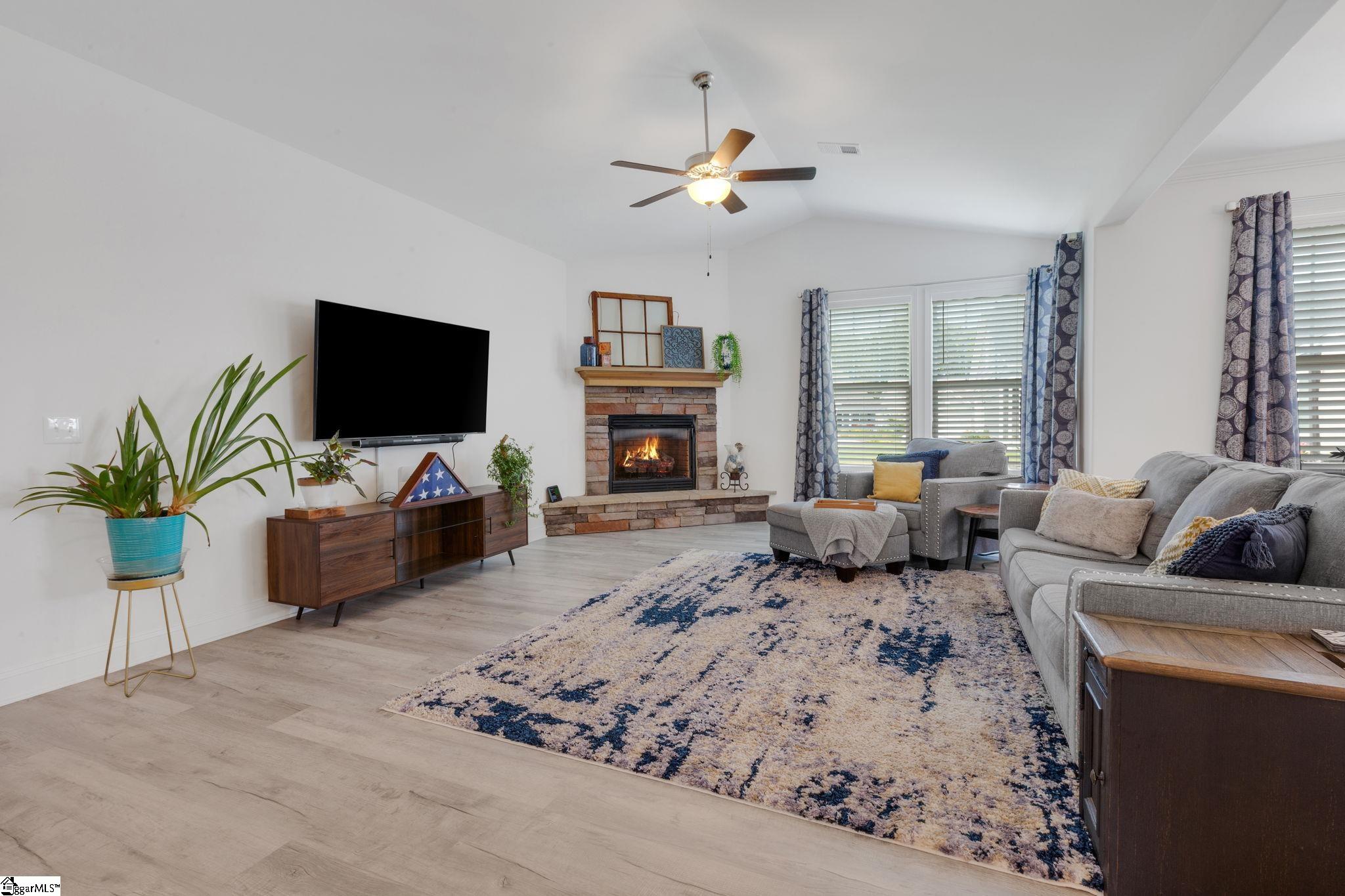 Taylors, South Carolina 29687, United States, 3 Bedrooms Bedrooms, ,2 BathroomsBathrooms,Residential,Contingent,182280