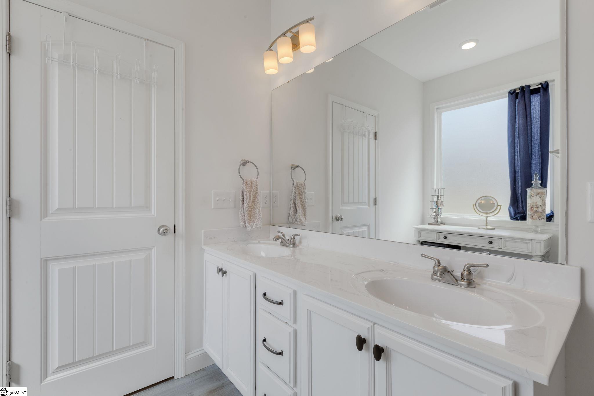 Taylors, South Carolina 29687, United States, 3 Bedrooms Bedrooms, ,2 BathroomsBathrooms,Residential,Contingent,182280