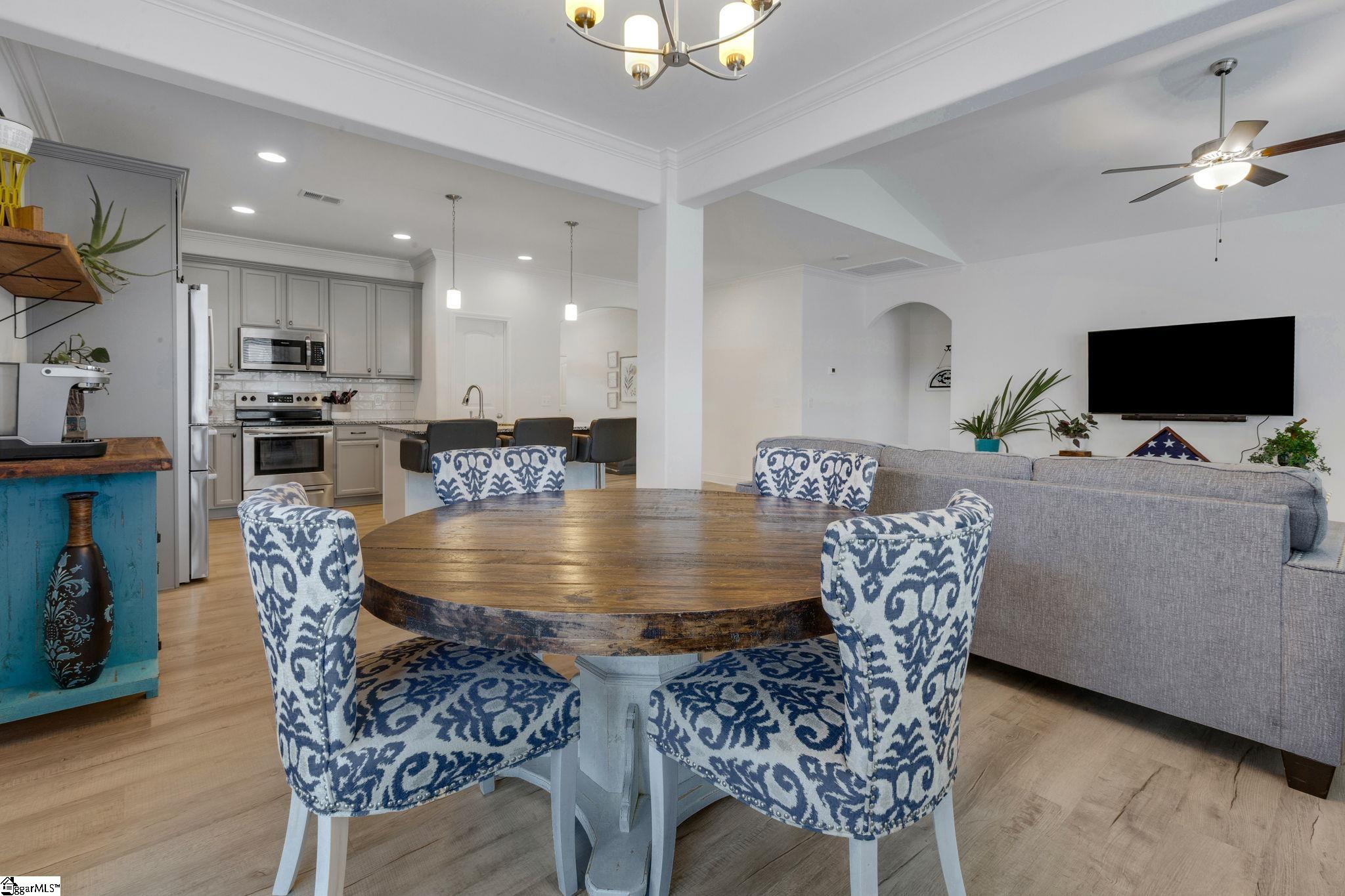 Taylors, South Carolina 29687, United States, 3 Bedrooms Bedrooms, ,2 BathroomsBathrooms,Residential,Contingent,182280