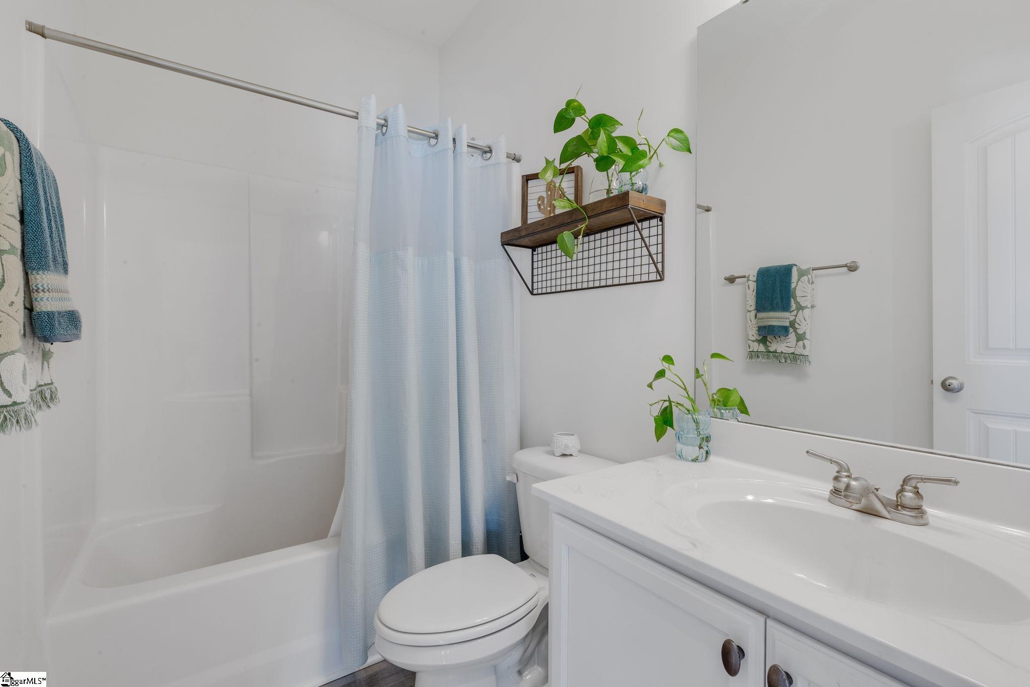 Taylors, South Carolina 29687, United States, 3 Bedrooms Bedrooms, ,2 BathroomsBathrooms,Residential,Contingent,182280