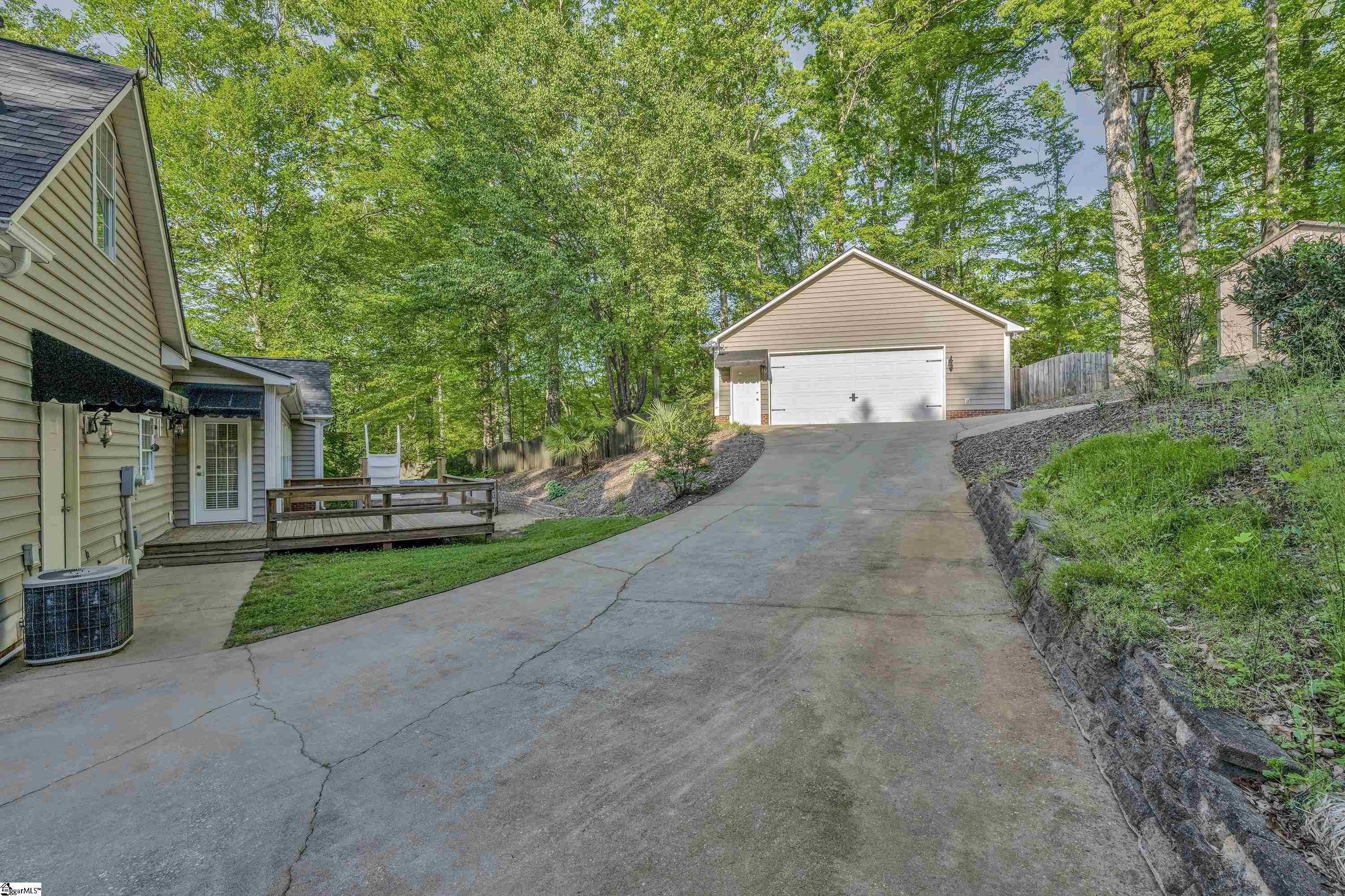 Easley, South Carolina 29640, United States, 3 Bedrooms Bedrooms, ,2 BathroomsBathrooms,Residential,Contingent,120325