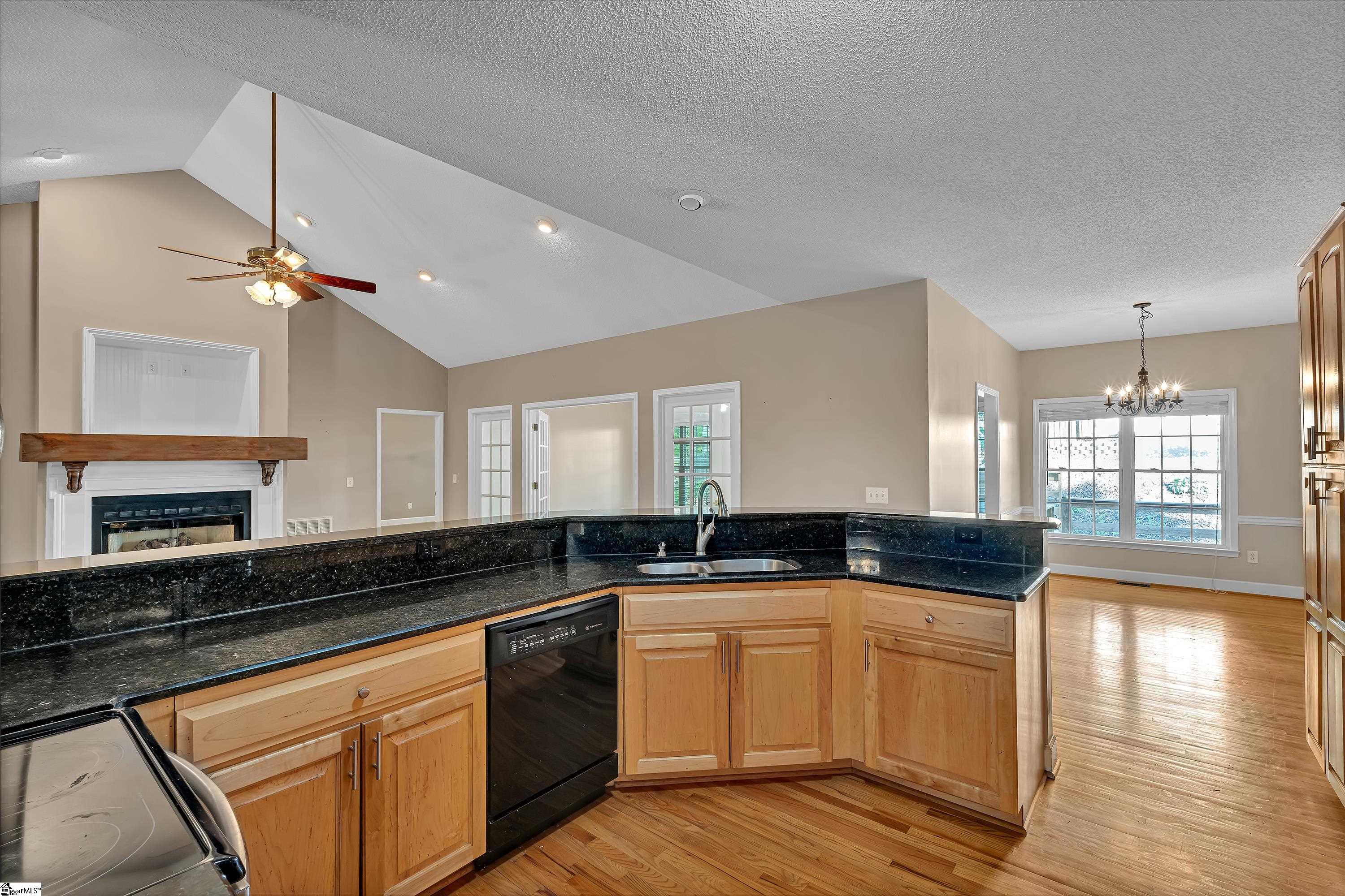 Easley, South Carolina 29640, United States, 3 Bedrooms Bedrooms, ,2 BathroomsBathrooms,Residential,Contingent,120325