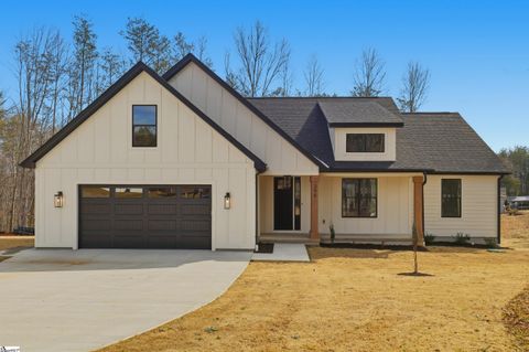 Photo of 395 Mountainview Road, Landrum, SC 29356 (MLS # 1581987)