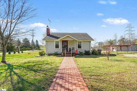 Photo of 11 Bainbridge Drive, Greenville, SC 29611 (MLS # 1585152)