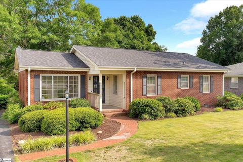 Photo of 206 Hillside Drive, Greer, SC 29651 (MLS # 1592971)