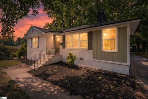 Photo of 114 Birchwood Drive, Greenville, SC 29605 (MLS # 1590344)