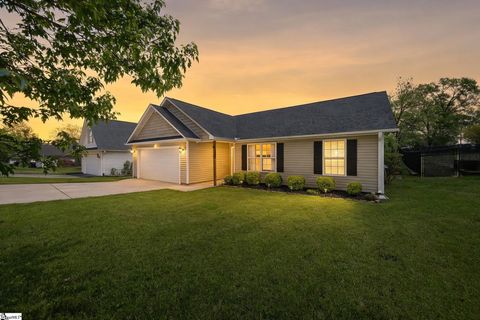 Photo of 4 Richmond Drive, Greenville, SC 29617 (MLS # 1589995)