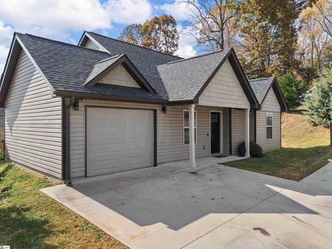 Photo of 17 Pamela Drive, Greenville, SC 29611 (MLS # 1574465)