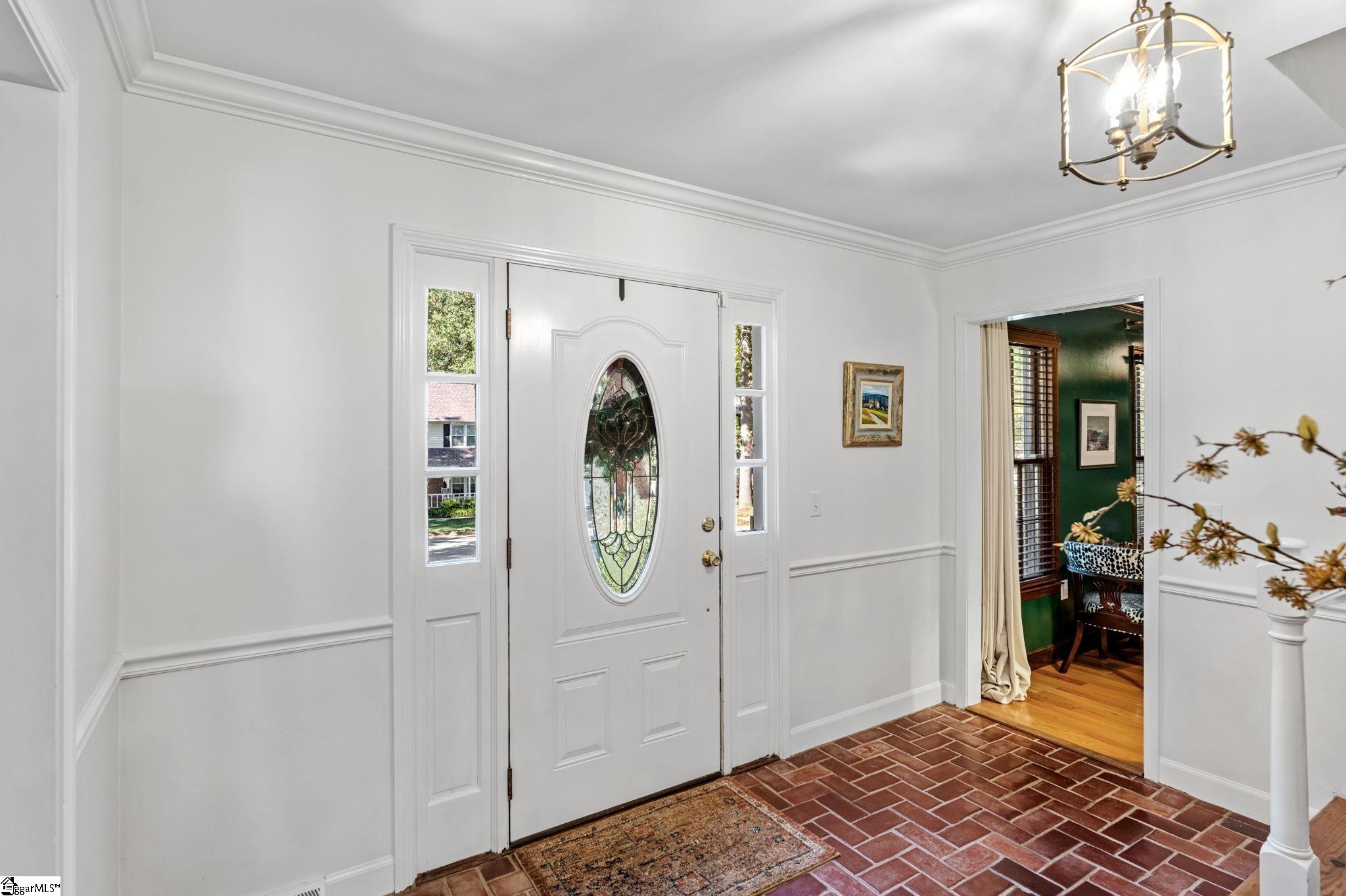 305 Hunting Hill Circle