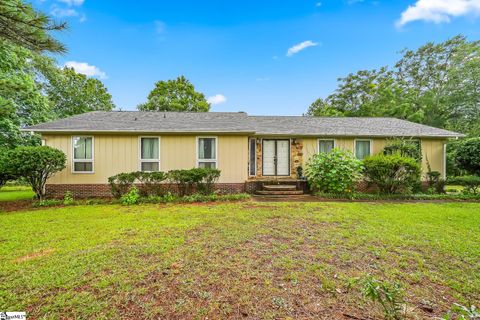 Photo of 208 Williamsburg Road, Anderson, SC 29621 (MLS # 1582417)