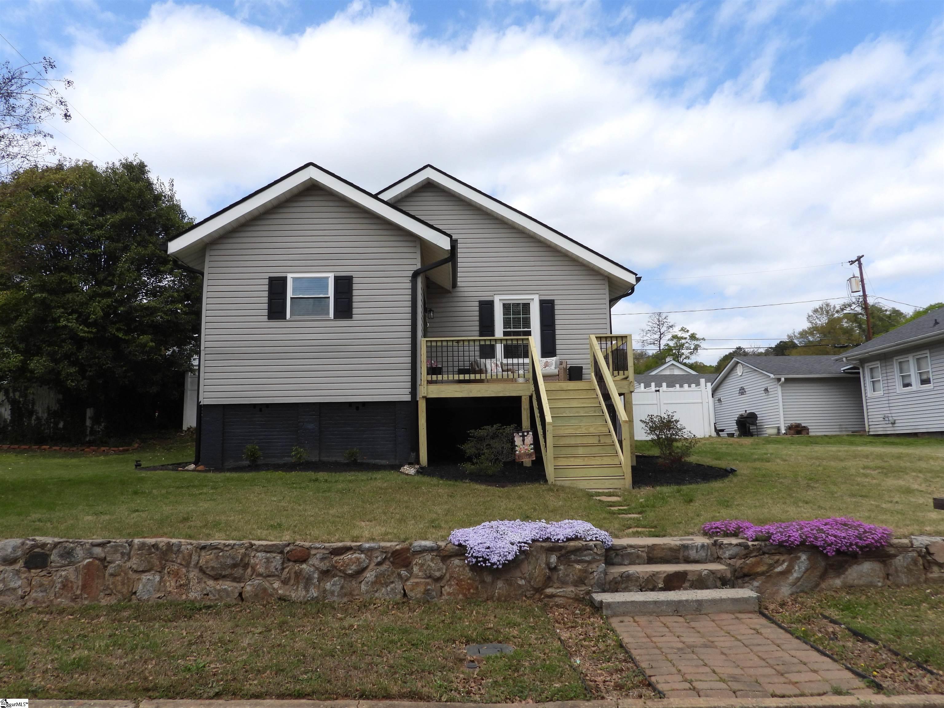 3 Crest Street