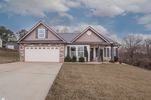 Photo of 211 Daybreak Court, Wellford, SC 29385 (MLS # 1591854)