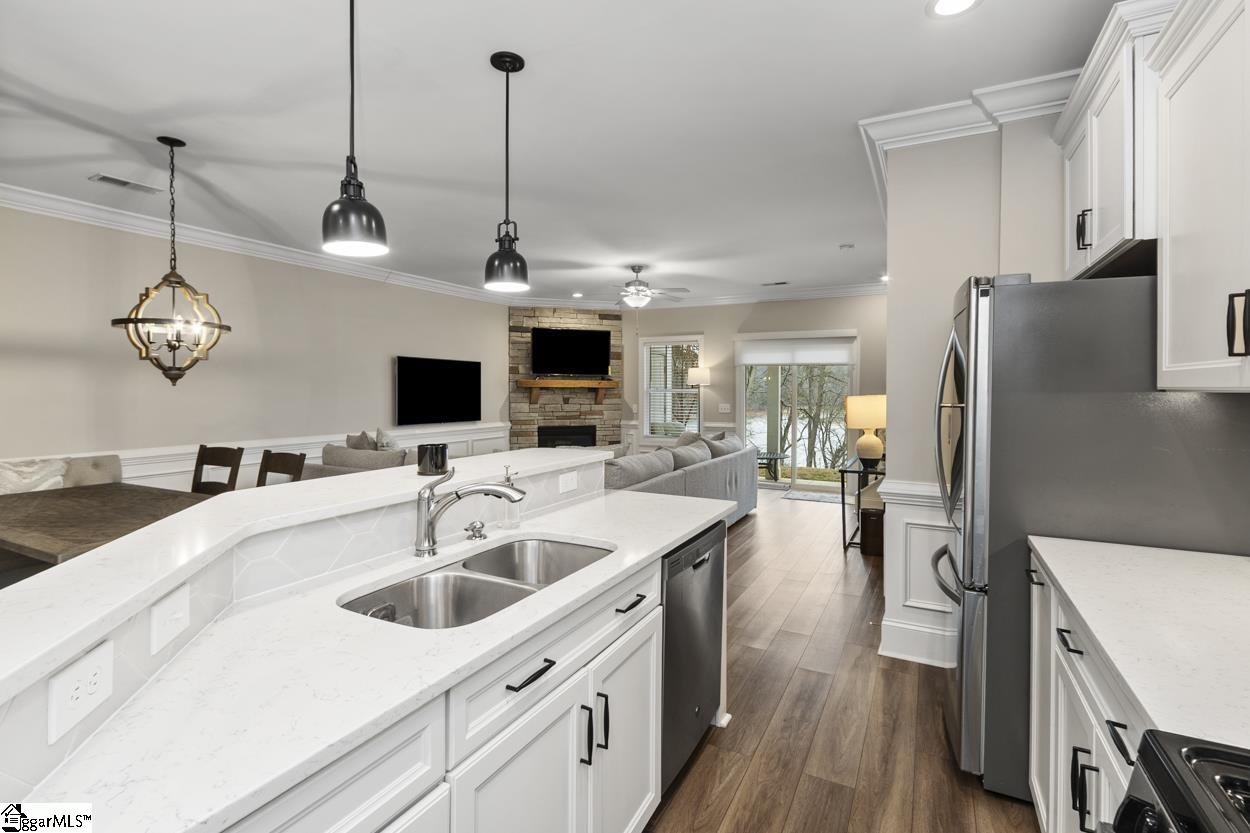 220 Nautique Court