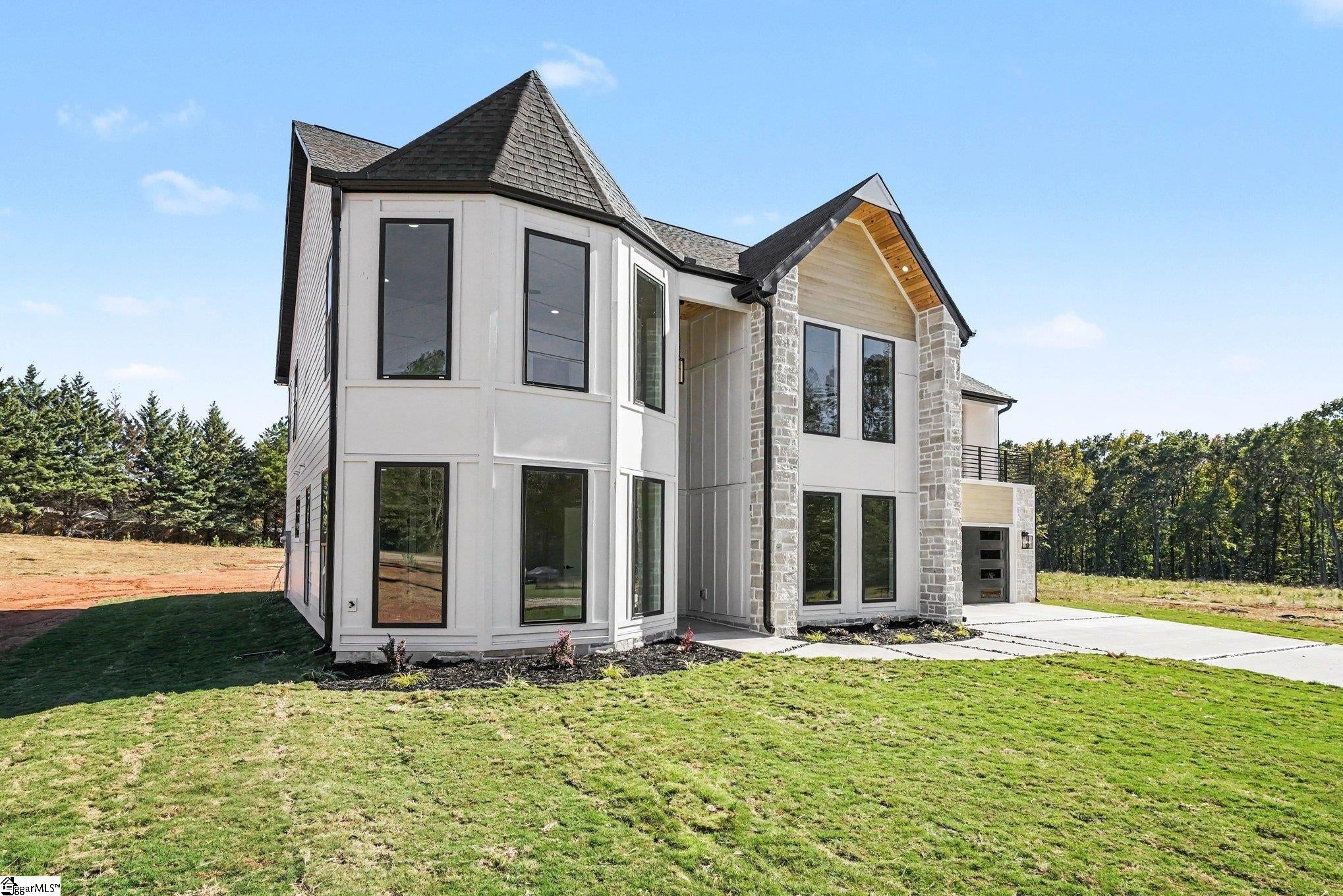 Real Estate Search 1 221 Moore Road