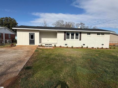 Photo of 23 Gardenia Drive, Greenville, SC 29617 (MLS # 1582316)