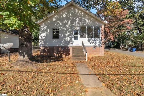 Photo of 437 Sloan Street, Spartanburg, SC 29303 (MLS # 1573379)