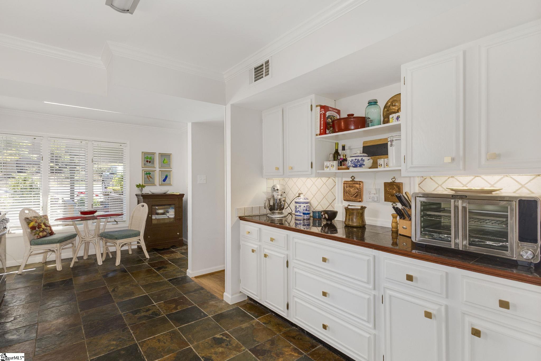 Greenville, South Carolina 29615, United States, 4 Bedrooms Bedrooms, ,4 BathroomsBathrooms,Residential,Contingent,99616