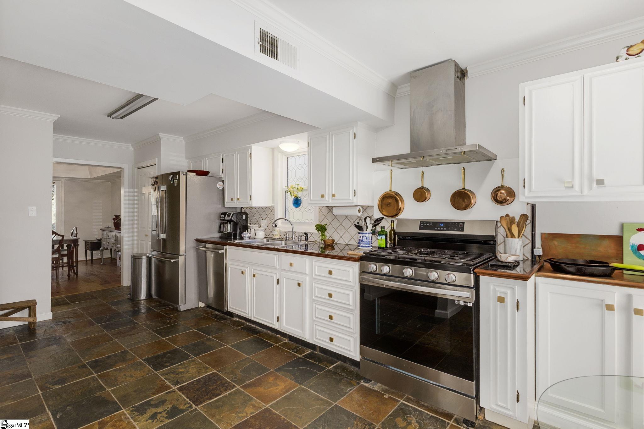 Greenville, South Carolina 29615, United States, 4 Bedrooms Bedrooms, ,4 BathroomsBathrooms,Residential,Contingent,99616