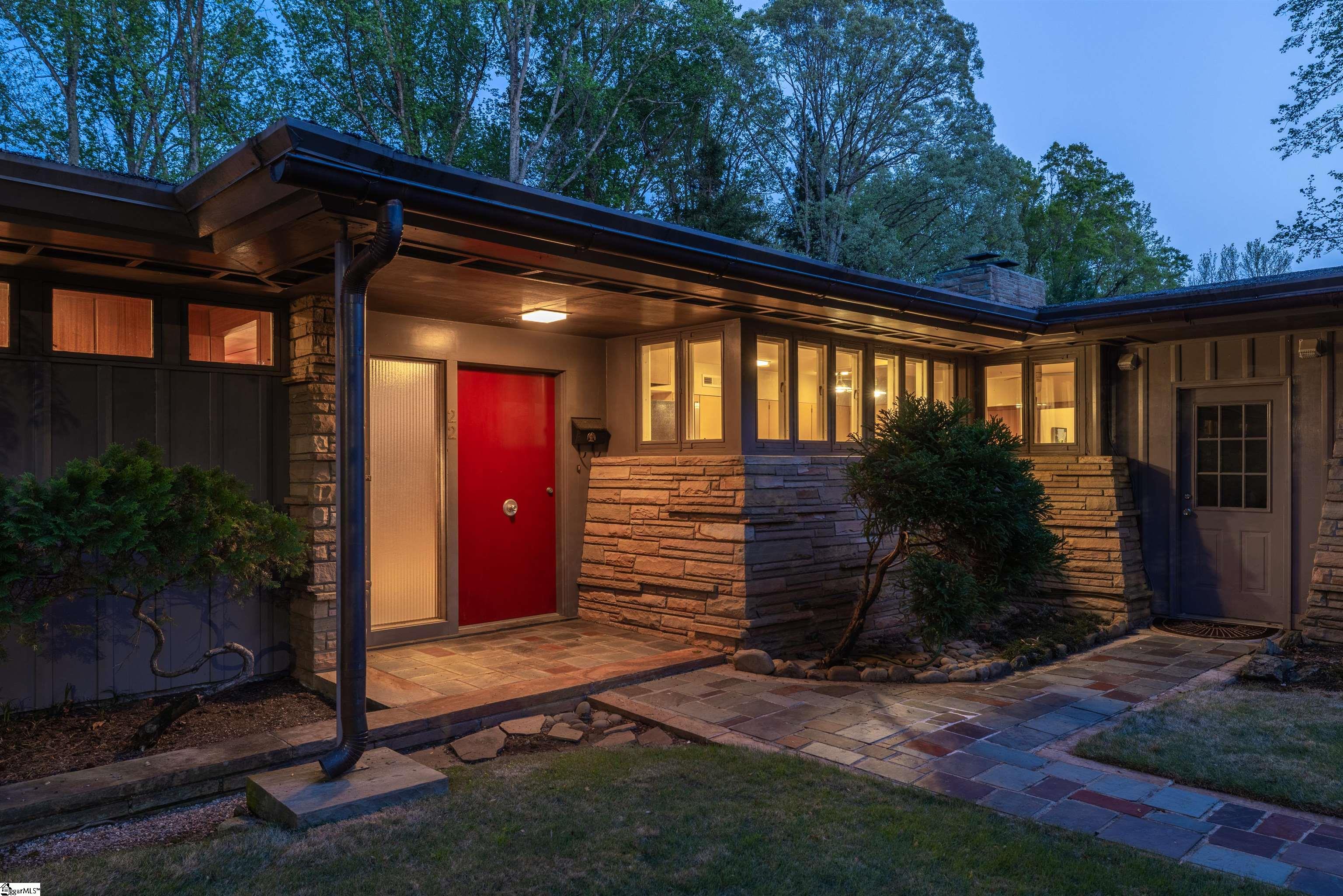 22 Lakecrest Drive