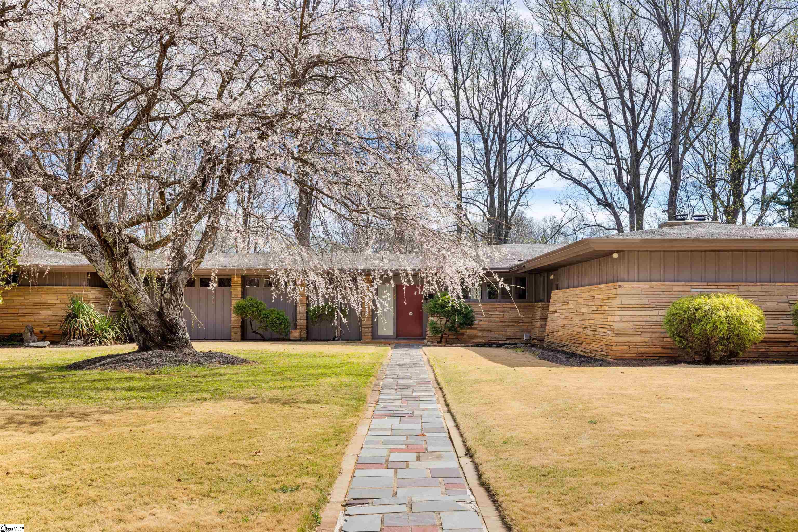 22 Lakecrest Drive