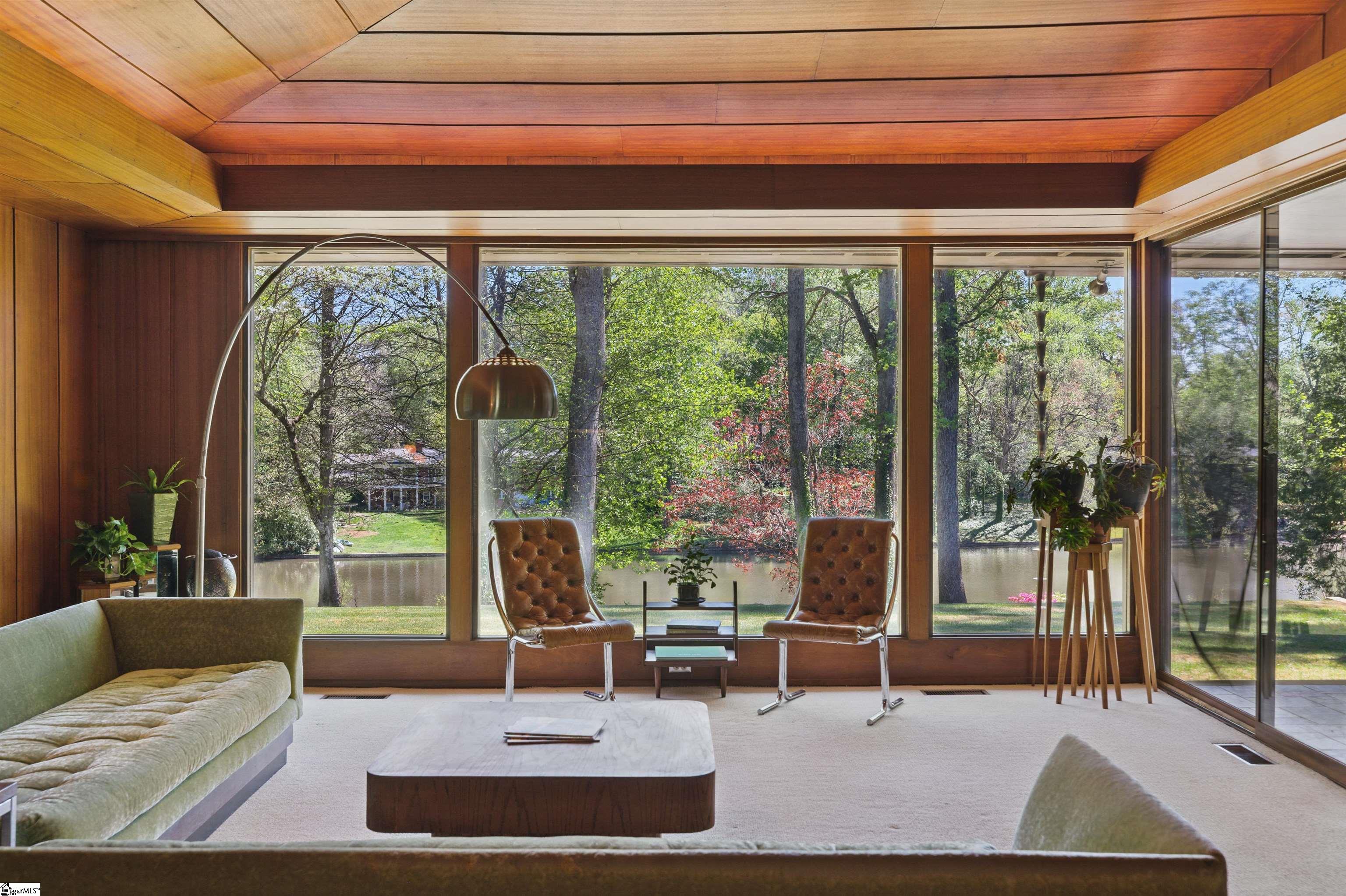 22 Lakecrest Drive