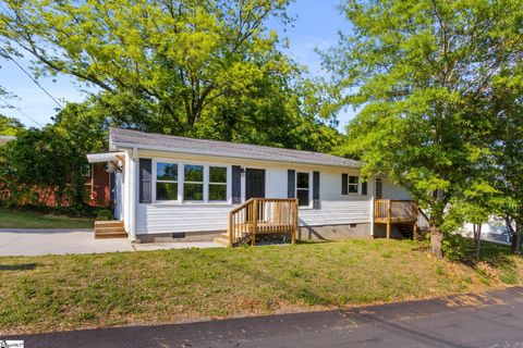 Photo of 600 Sunnyside Drive, Greer, SC 29651 (MLS # 1592443)
