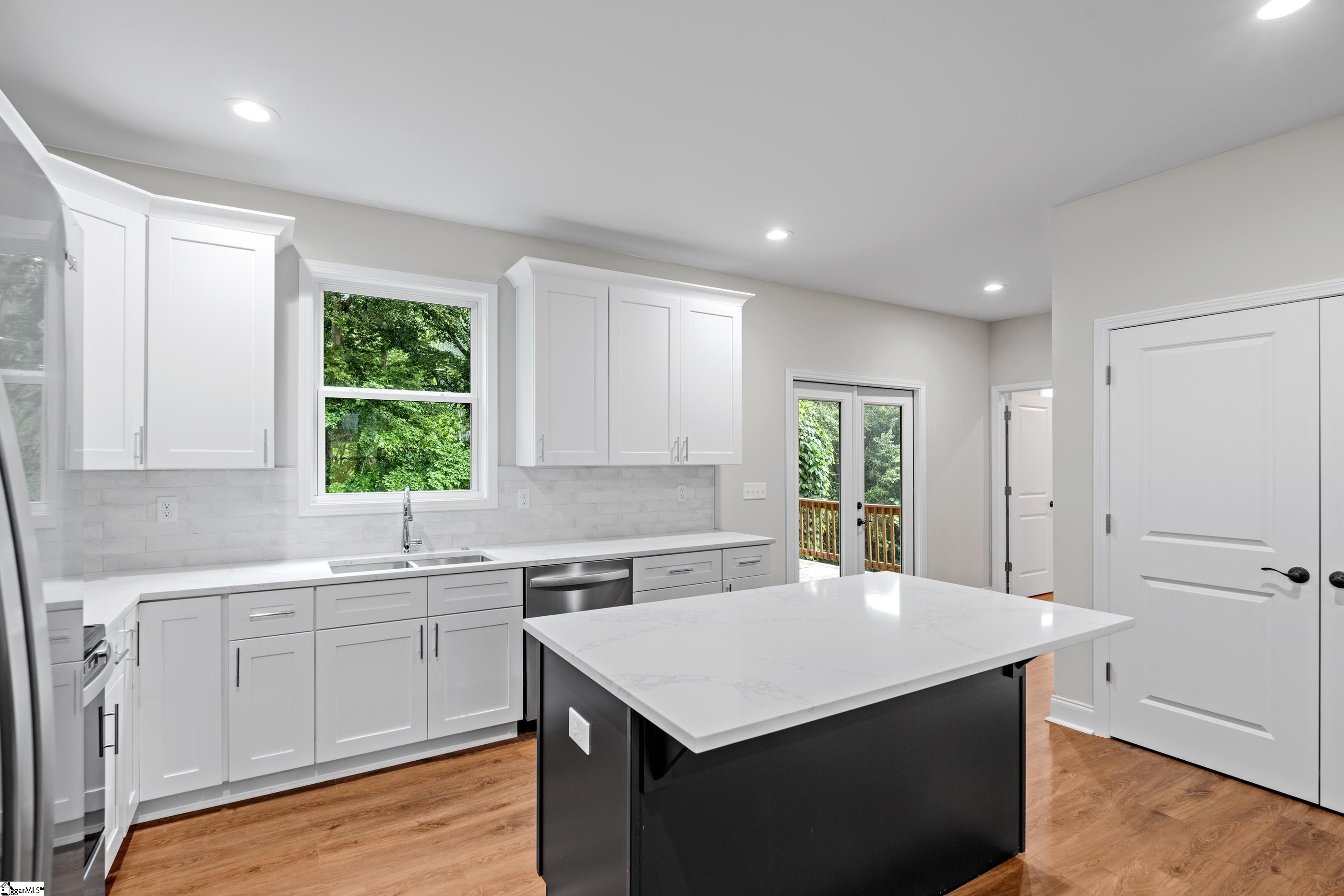 Greenville, South Carolina 29617, United States, 5 Bedrooms Bedrooms, ,4 BathroomsBathrooms,Residential,Active,170116