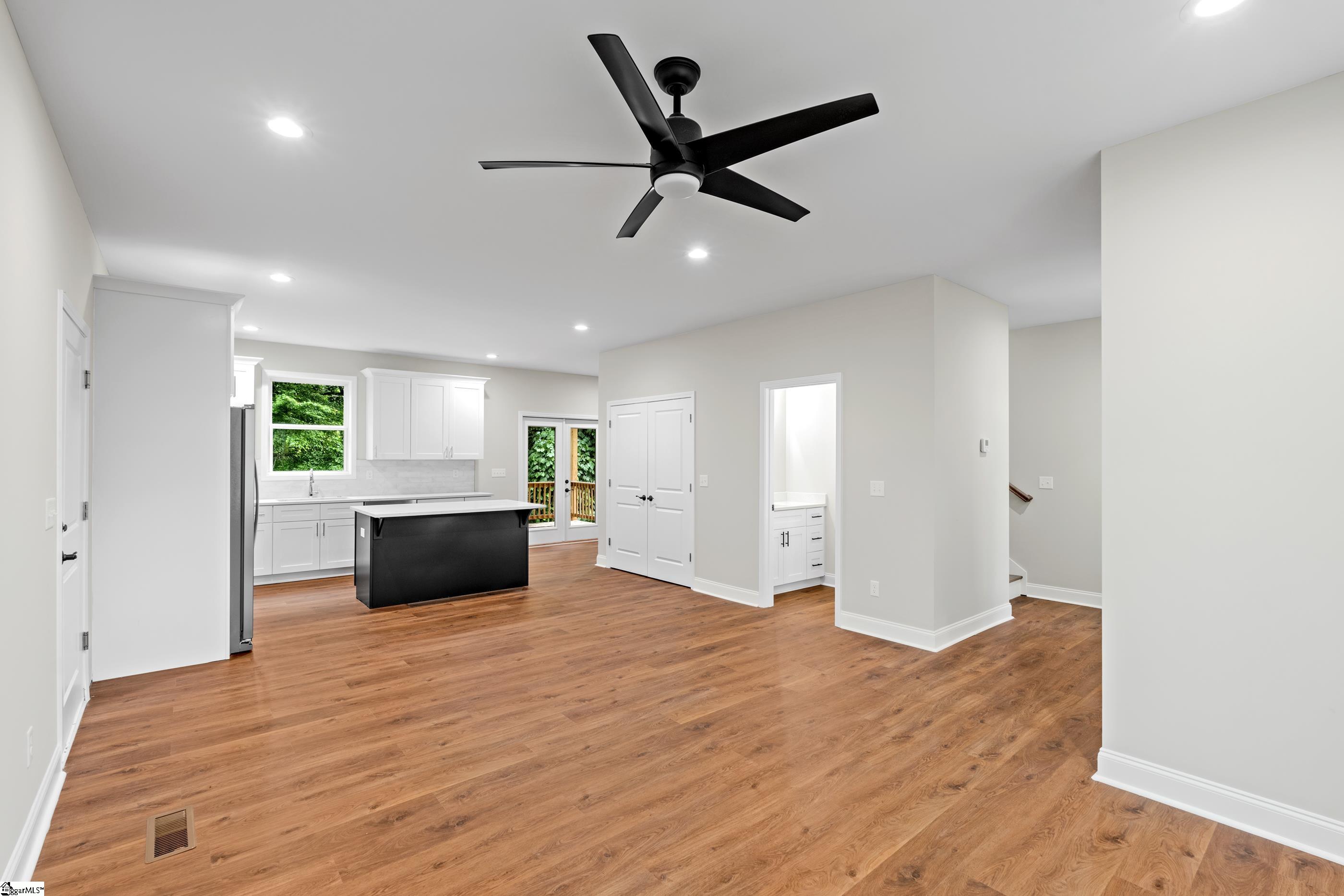 Greenville, South Carolina 29617, United States, 5 Bedrooms Bedrooms, ,4 BathroomsBathrooms,Residential,Active,170116