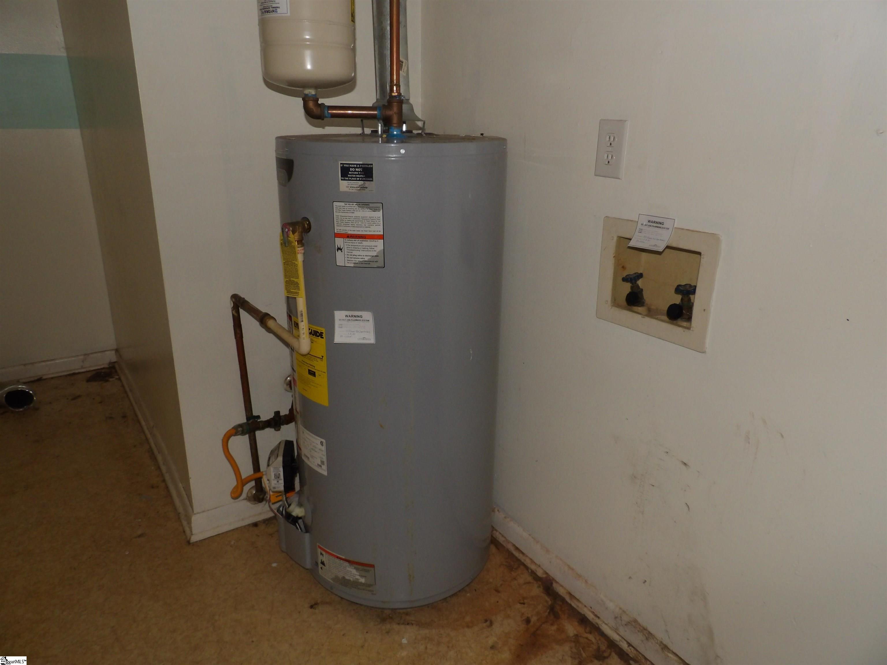 Spartanburg, South Carolina 29303, United States, 3 Bedrooms Bedrooms, ,2 BathroomsBathrooms,Residential,Pending,93708