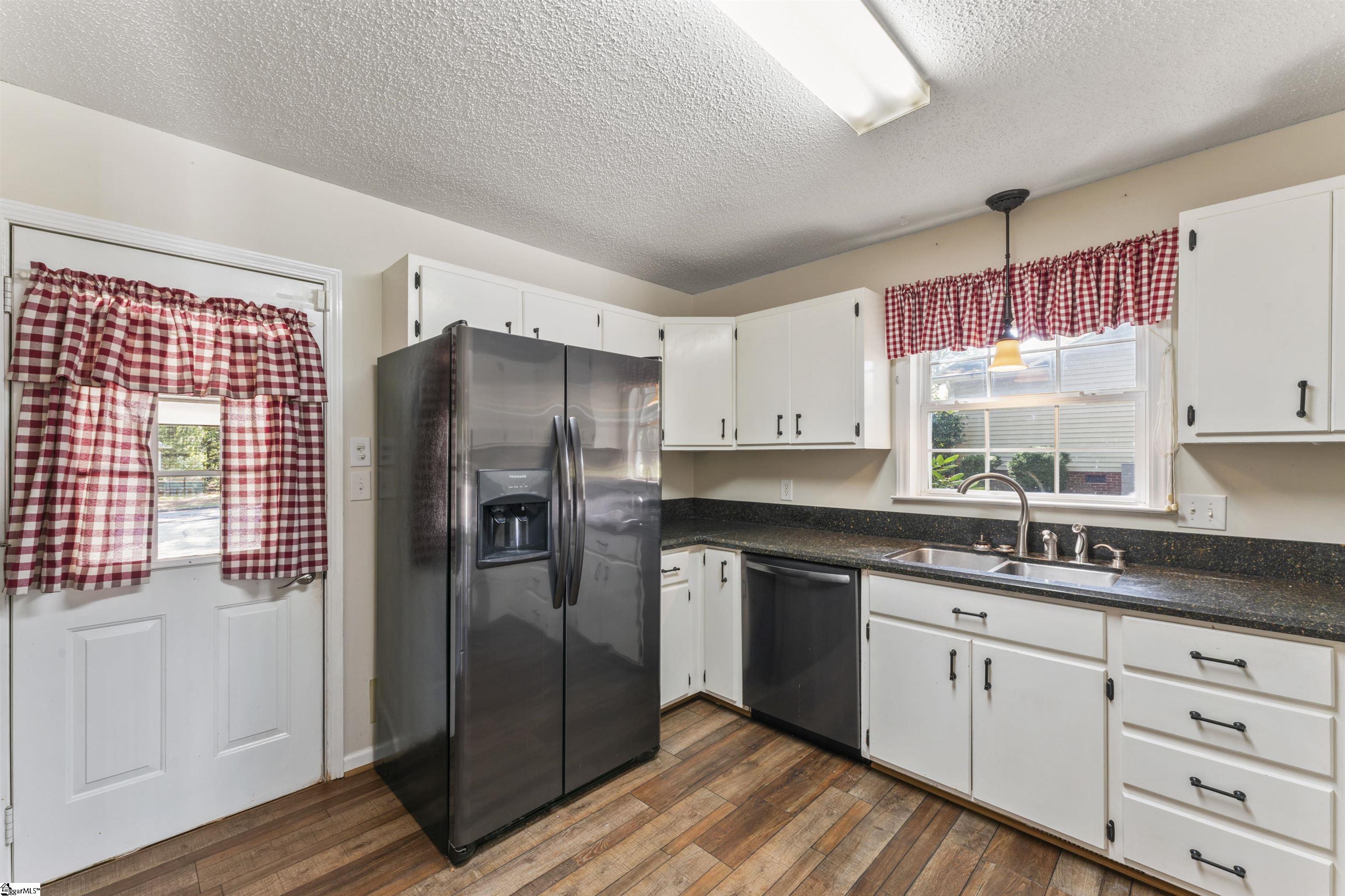 Anderson, South Carolina 29621, United States, 3 Bedrooms Bedrooms, ,2 BathroomsBathrooms,Residential,Active,212333