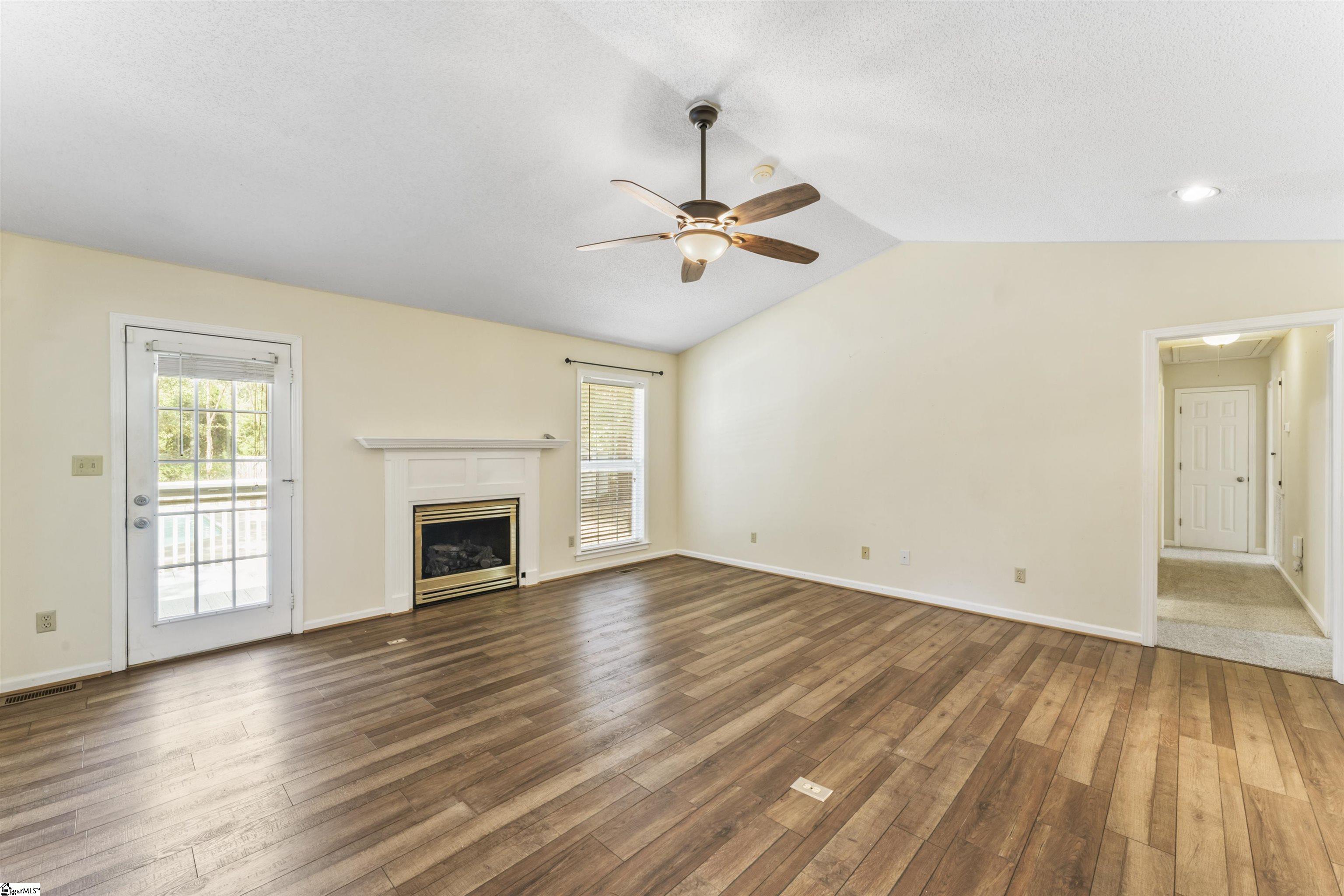 Anderson, South Carolina 29621, United States, 3 Bedrooms Bedrooms, ,2 BathroomsBathrooms,Residential,Active,212333