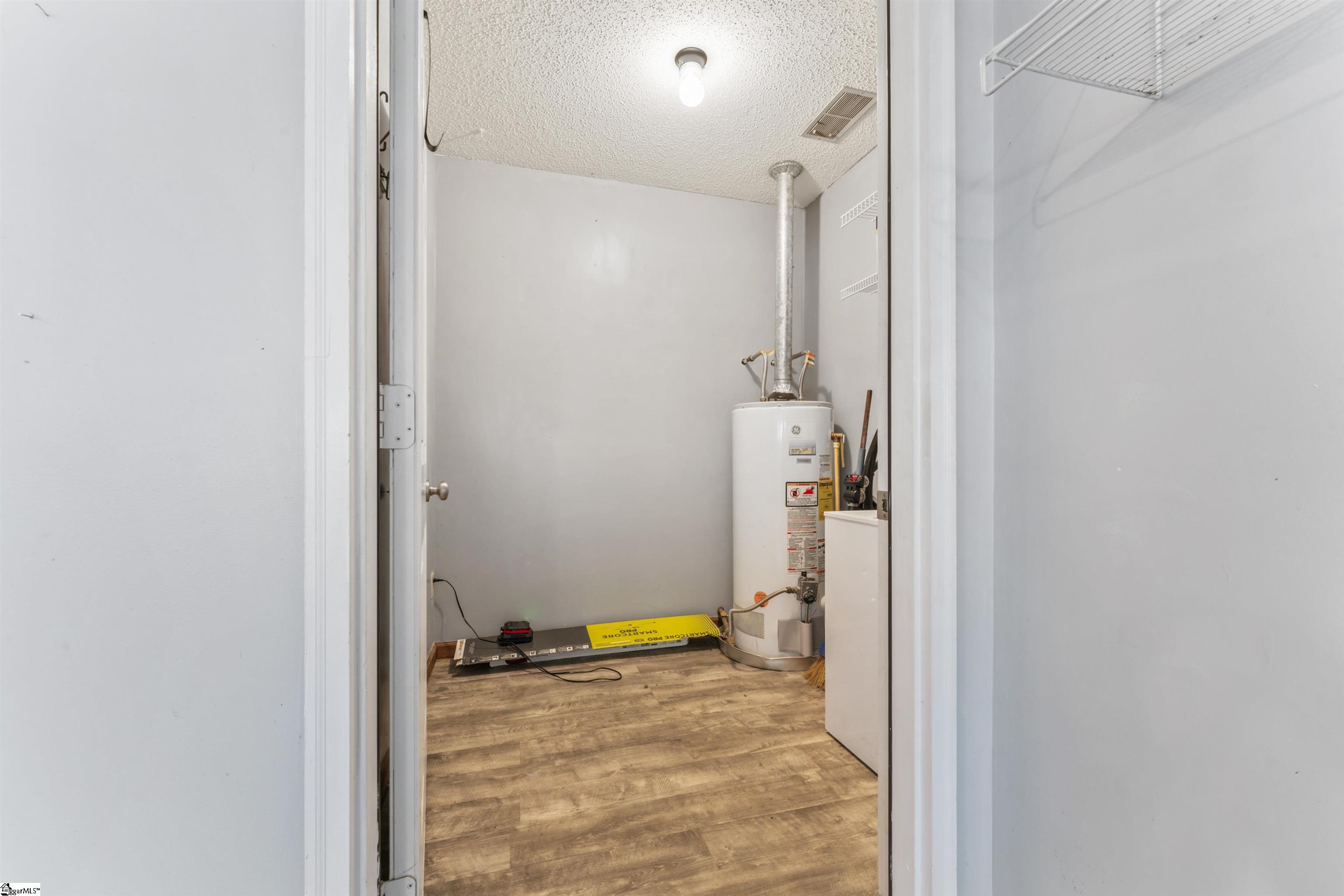 Anderson, South Carolina 29621, United States, 3 Bedrooms Bedrooms, ,2 BathroomsBathrooms,Residential,Active,212333