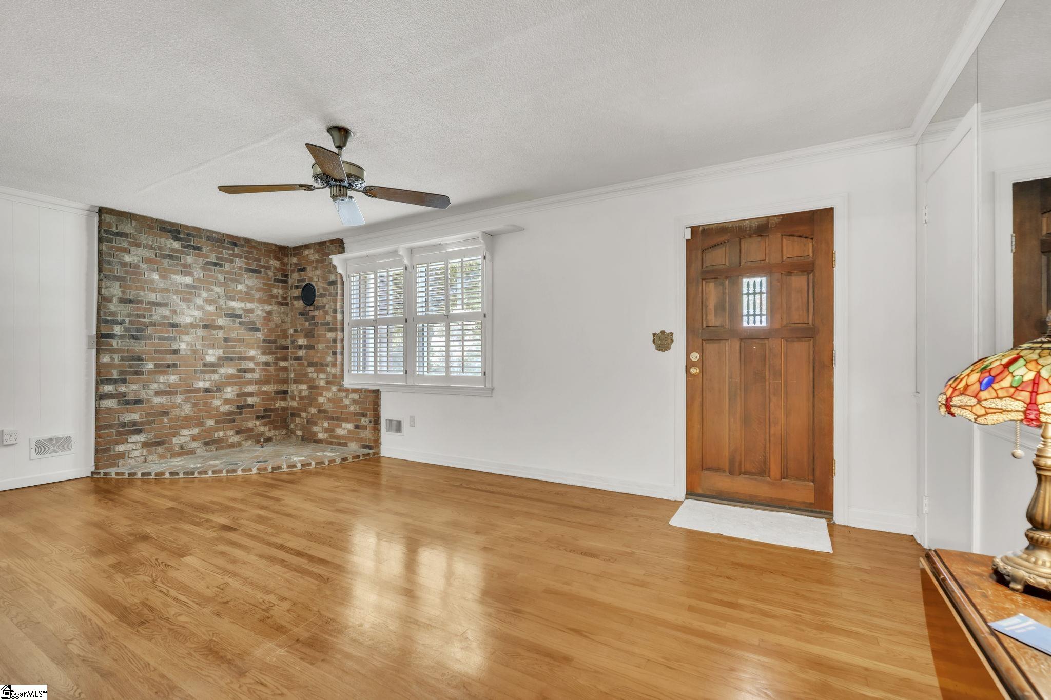 19 E Circle Avenue