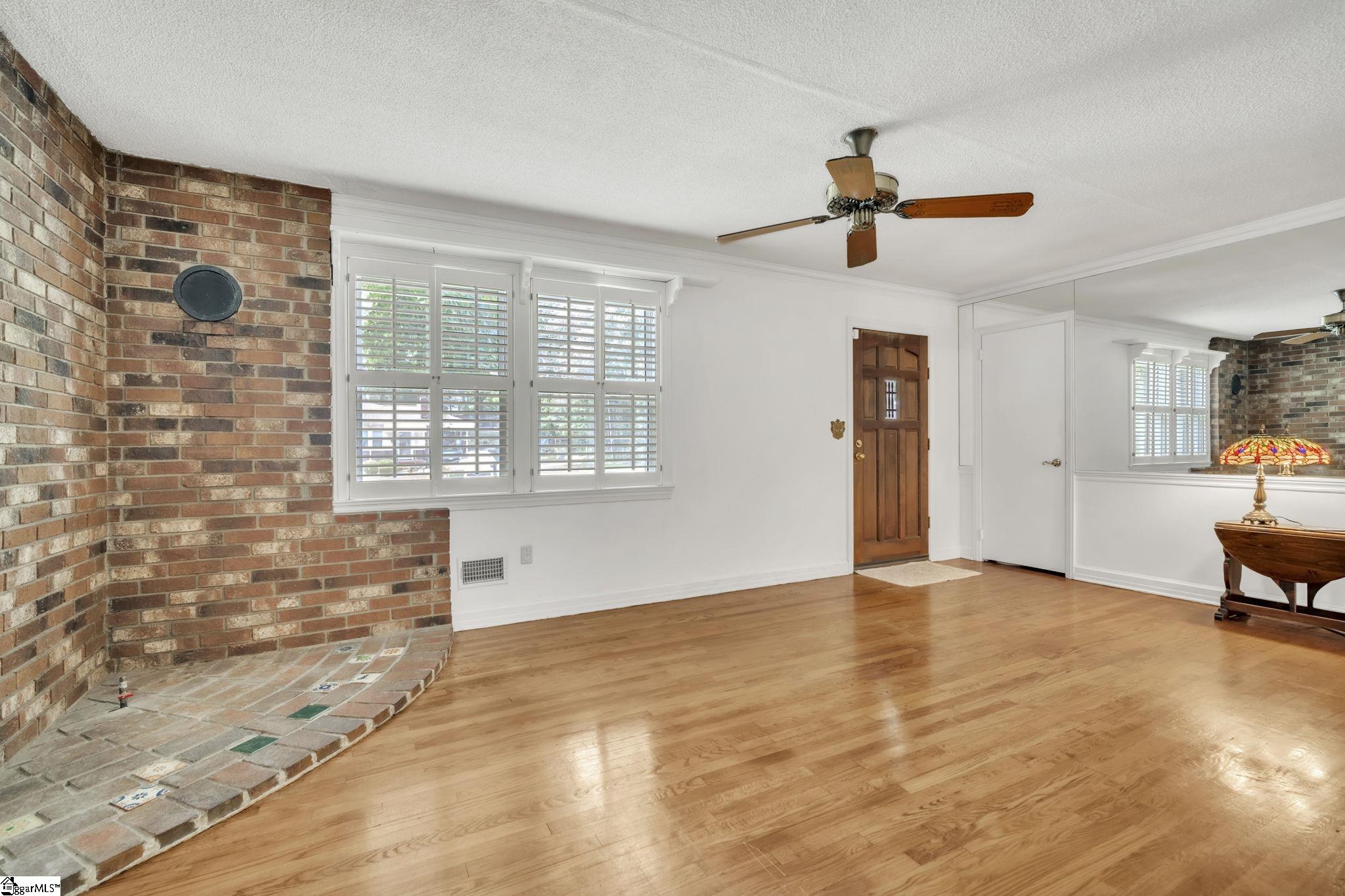 19 E Circle Avenue