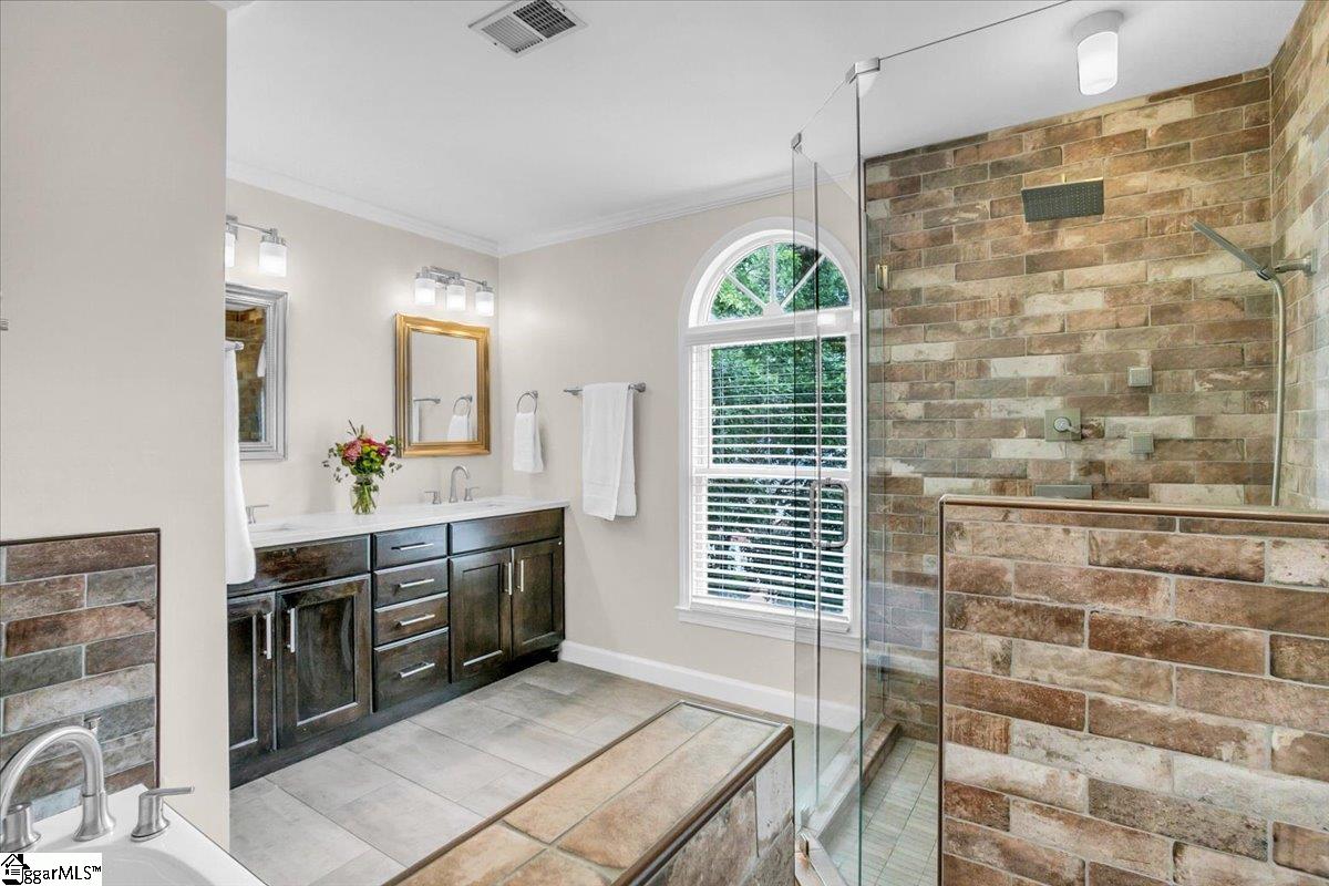 Greer, South Carolina 29650, United States, 4 Bedrooms Bedrooms, ,3 BathroomsBathrooms,Residential,Contingent,187250