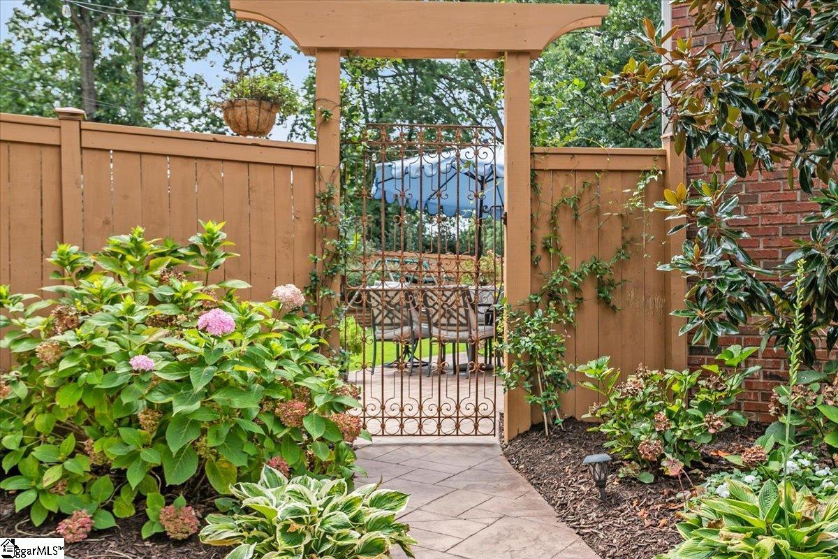 Greer, South Carolina 29650, United States, 4 Bedrooms Bedrooms, ,3 BathroomsBathrooms,Residential,Contingent,187250