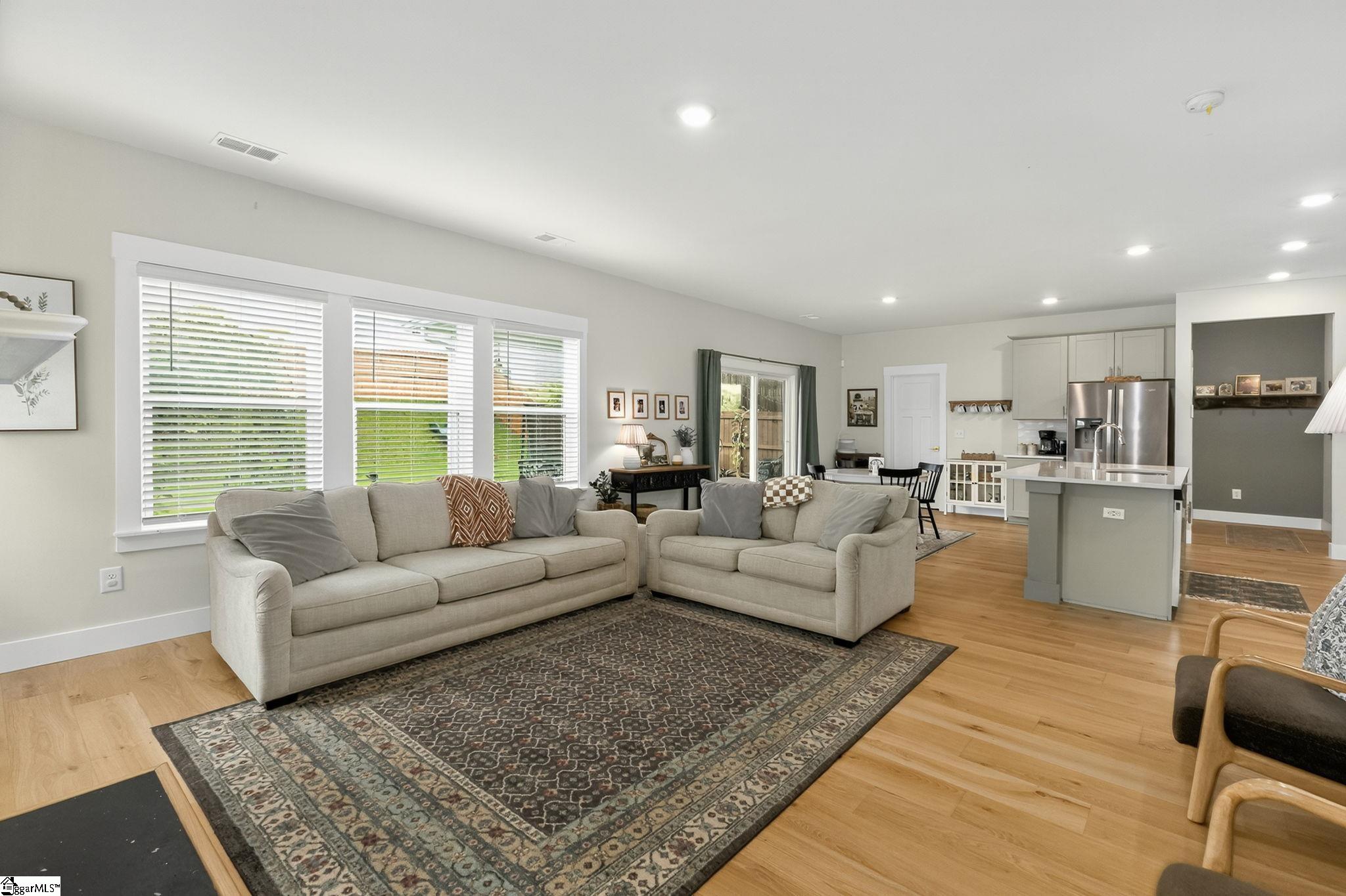 Simpsonville, South Carolina 29680, United States, 4 Bedrooms Bedrooms, ,3 BathroomsBathrooms,Residential,Active,186405