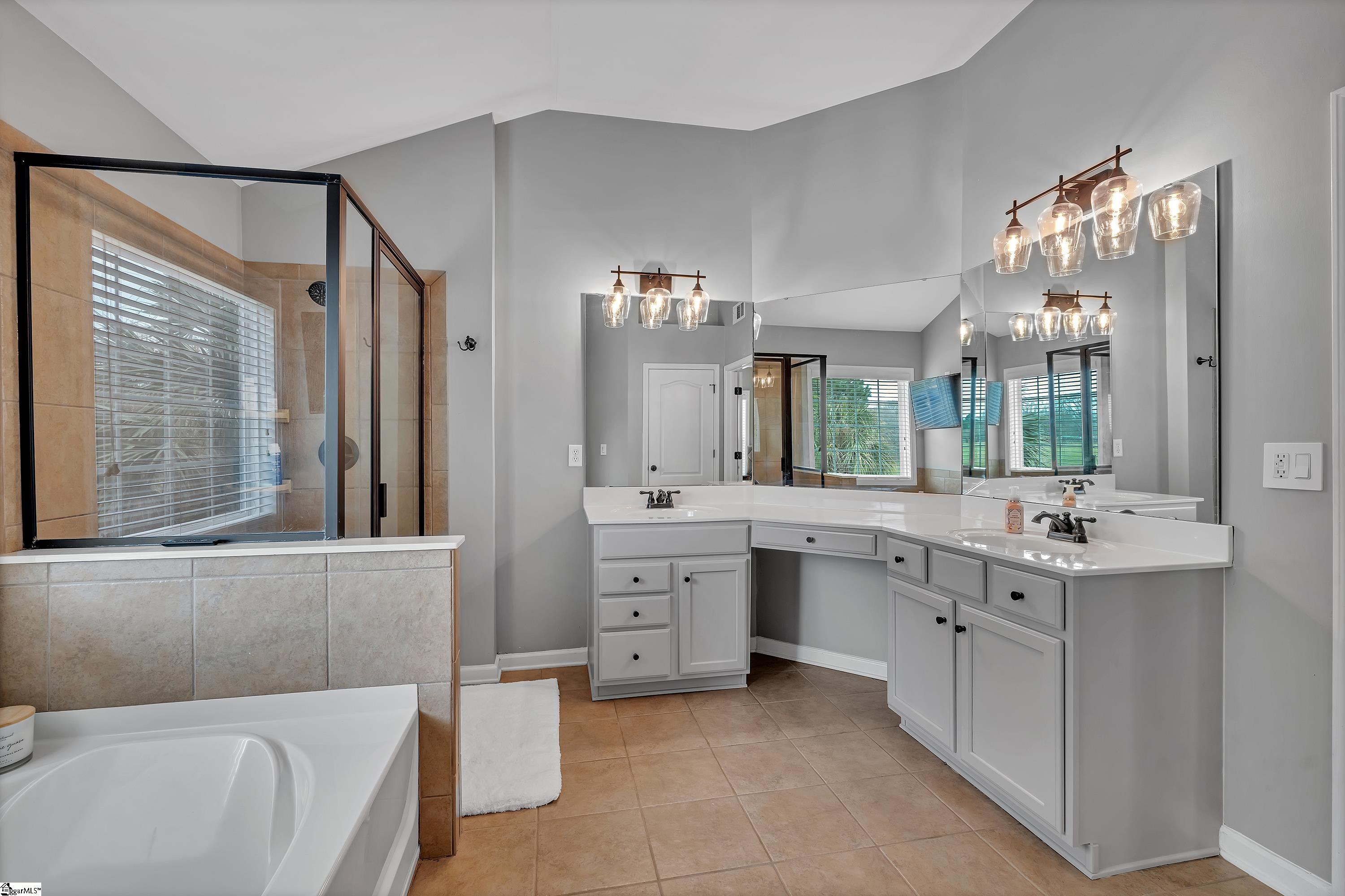 Simpsonville, South Carolina 29681, United States, 4 Bedrooms Bedrooms, ,3 BathroomsBathrooms,Residential,Contingent,91172