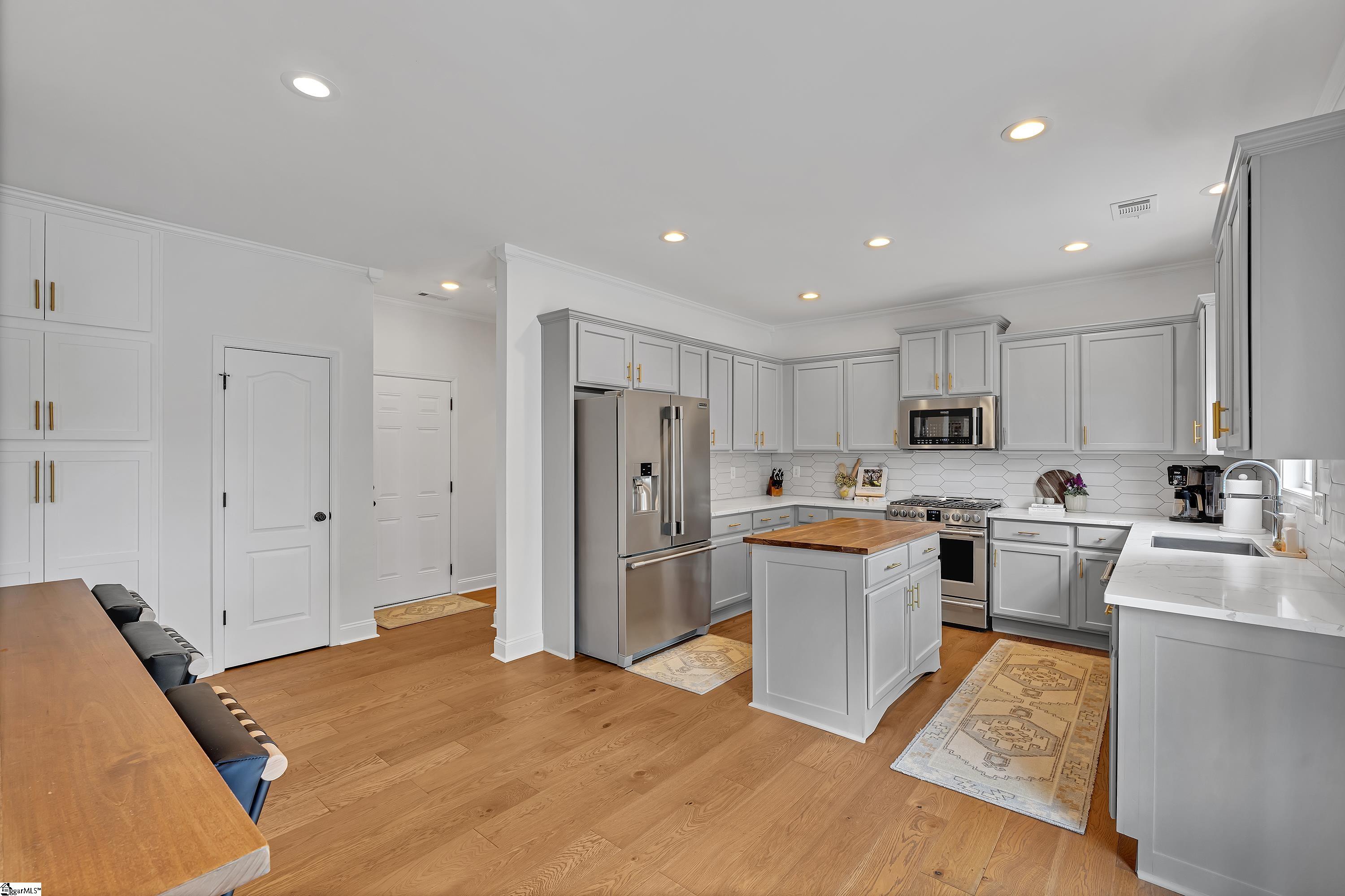 Simpsonville, South Carolina 29681, United States, 4 Bedrooms Bedrooms, ,3 BathroomsBathrooms,Residential,Contingent,91172