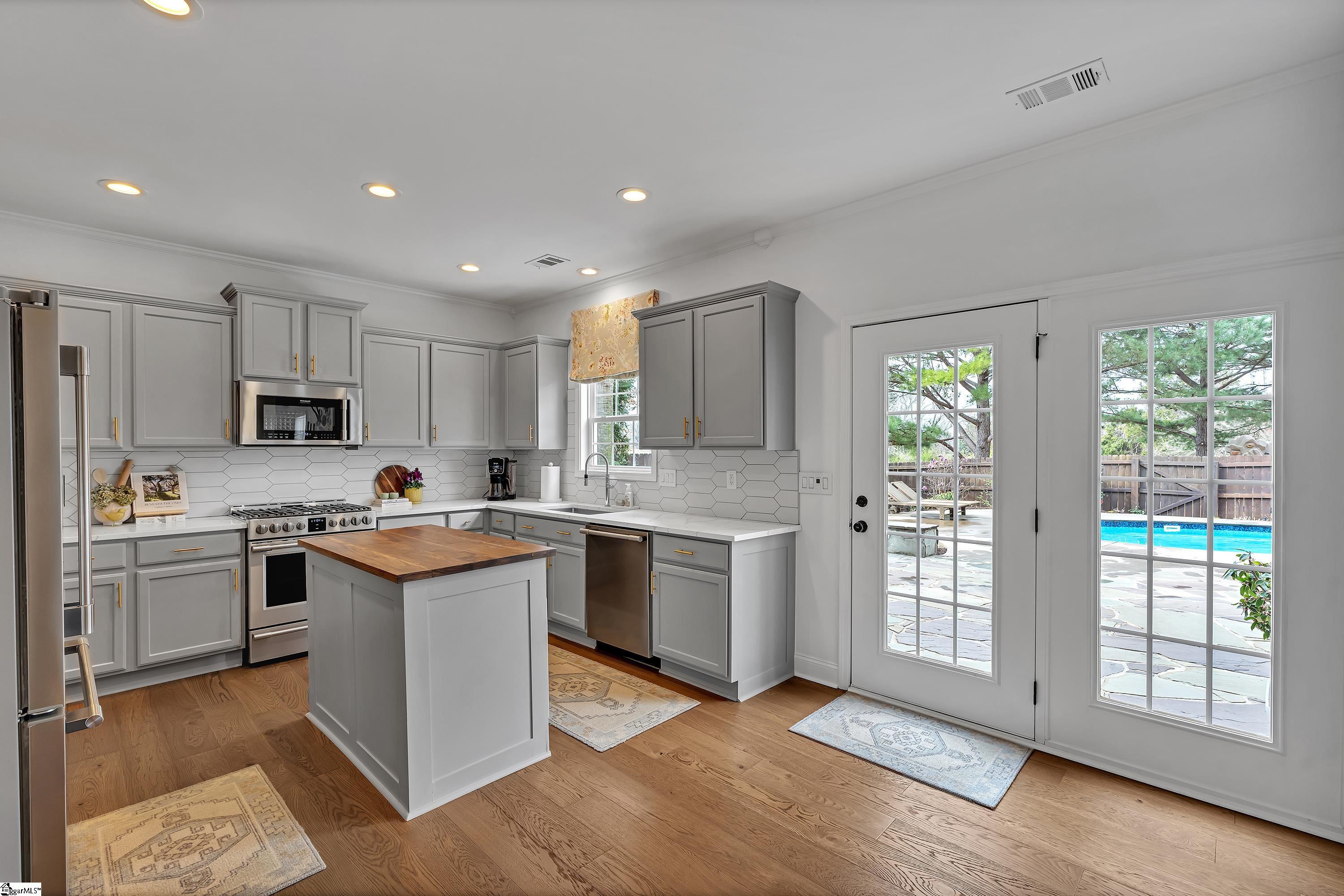 Simpsonville, South Carolina 29681, United States, 4 Bedrooms Bedrooms, ,3 BathroomsBathrooms,Residential,Contingent,91172