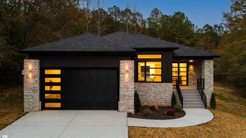 Photo of 1026 Blumefield Road, Anderson, SC 29625 (MLS # 1584223)