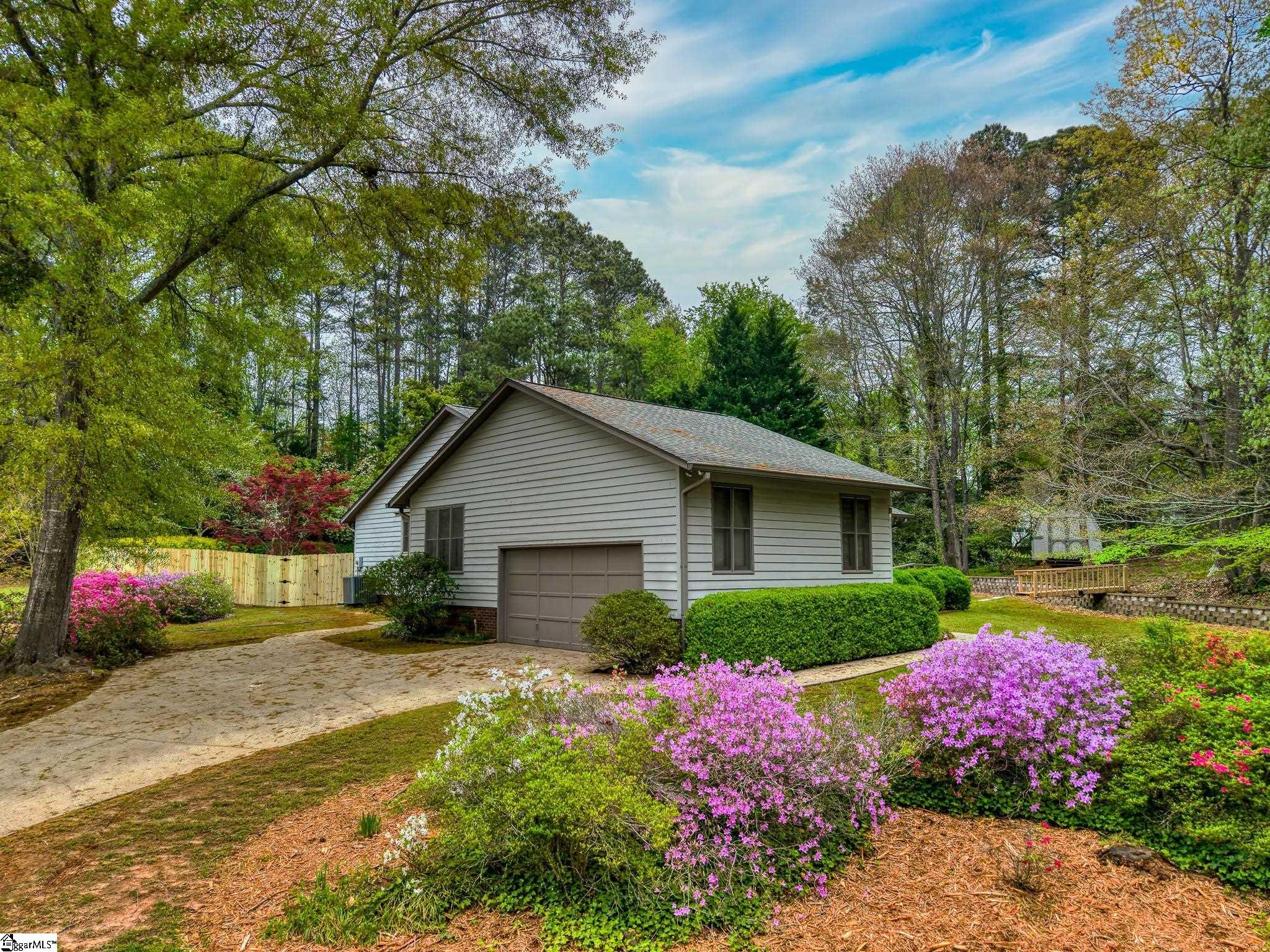 107 Creekview Drive