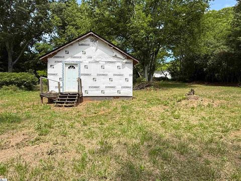 Photo of 318 Cora Street, Laurens, SC 29360 (MLS # 1590704)