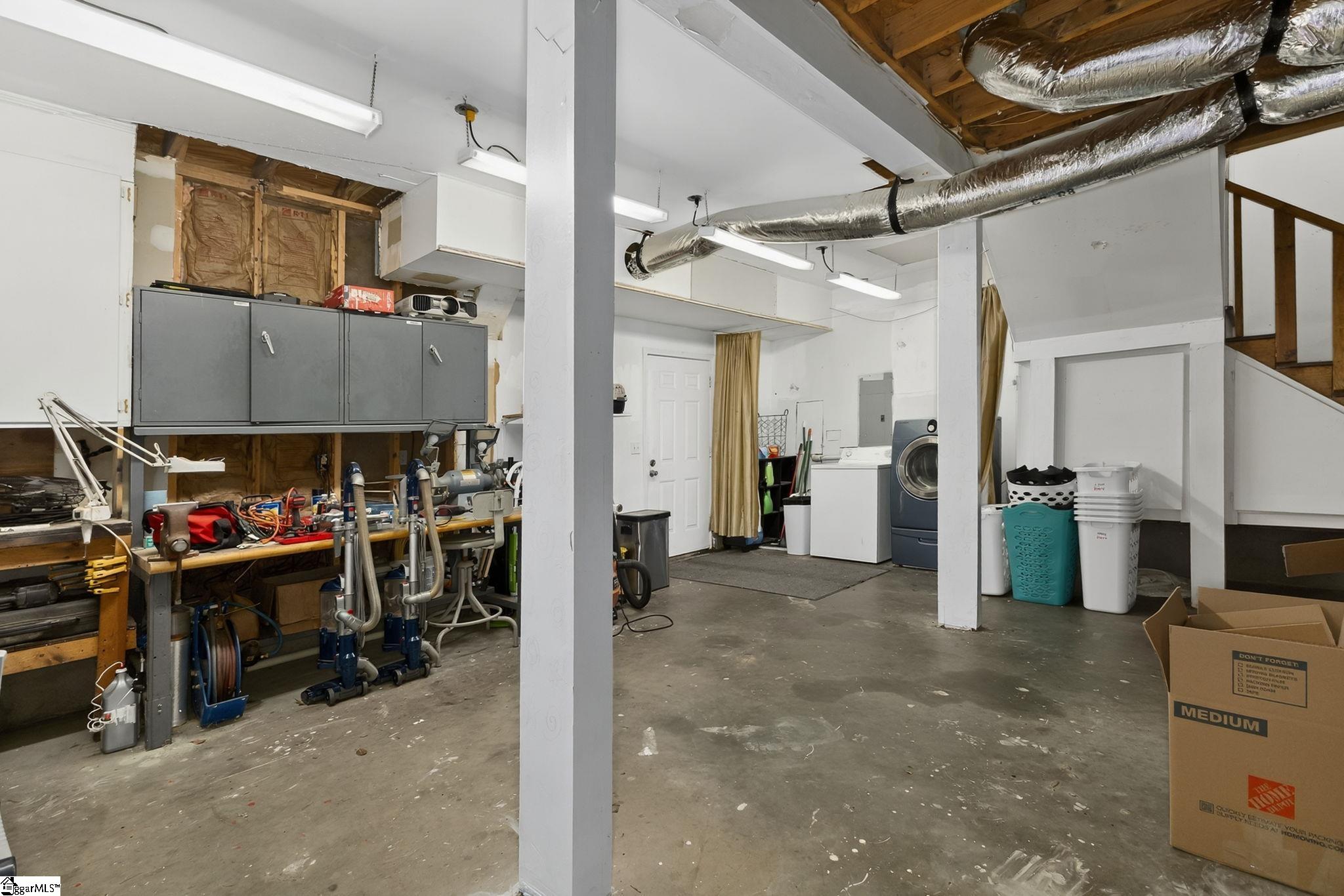 Taylors, South Carolina 29687, United States, 4 Bedrooms Bedrooms, ,5 BathroomsBathrooms,Residential,Active,191631