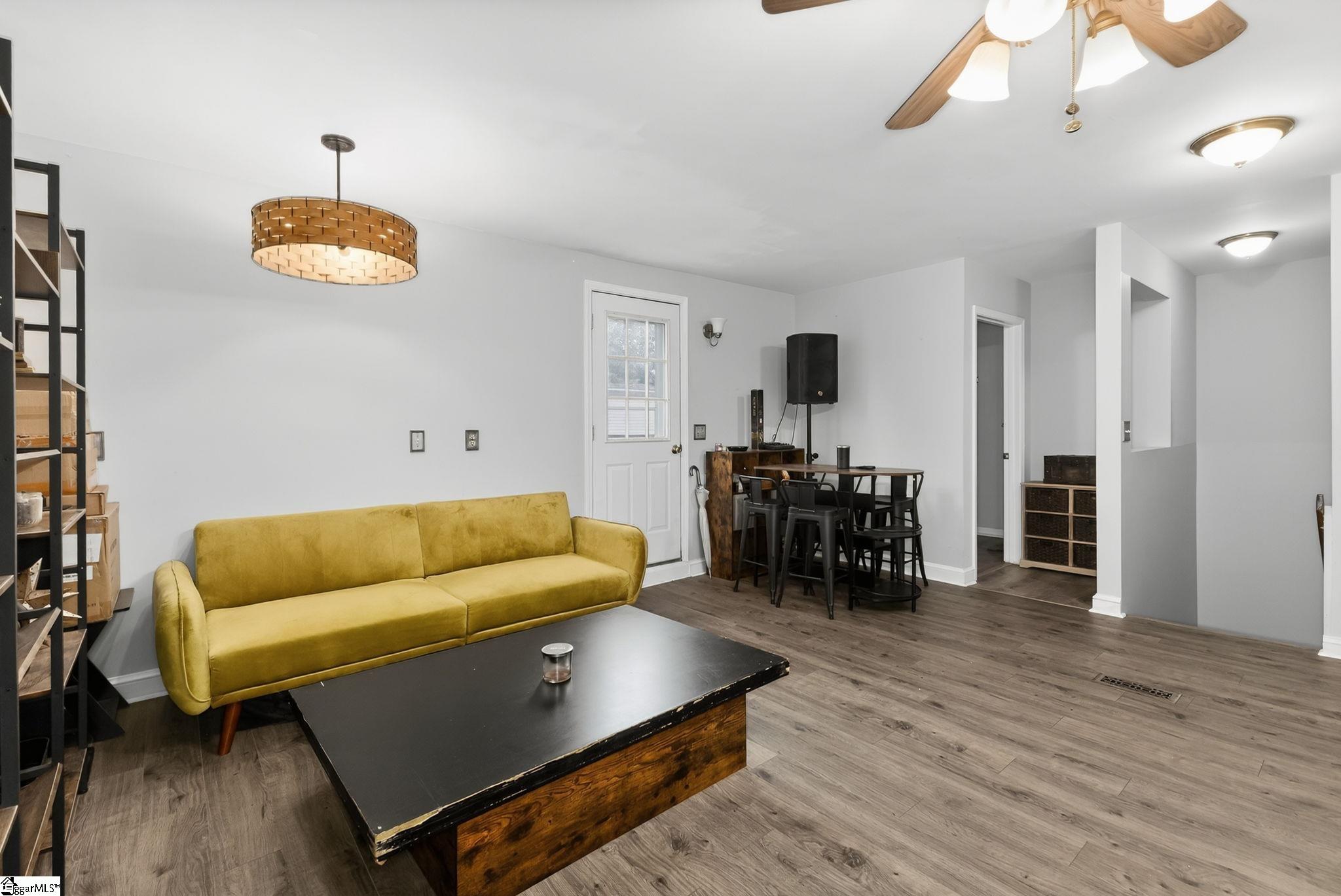 Taylors, South Carolina 29687, United States, 4 Bedrooms Bedrooms, ,5 BathroomsBathrooms,Residential,Active,191631