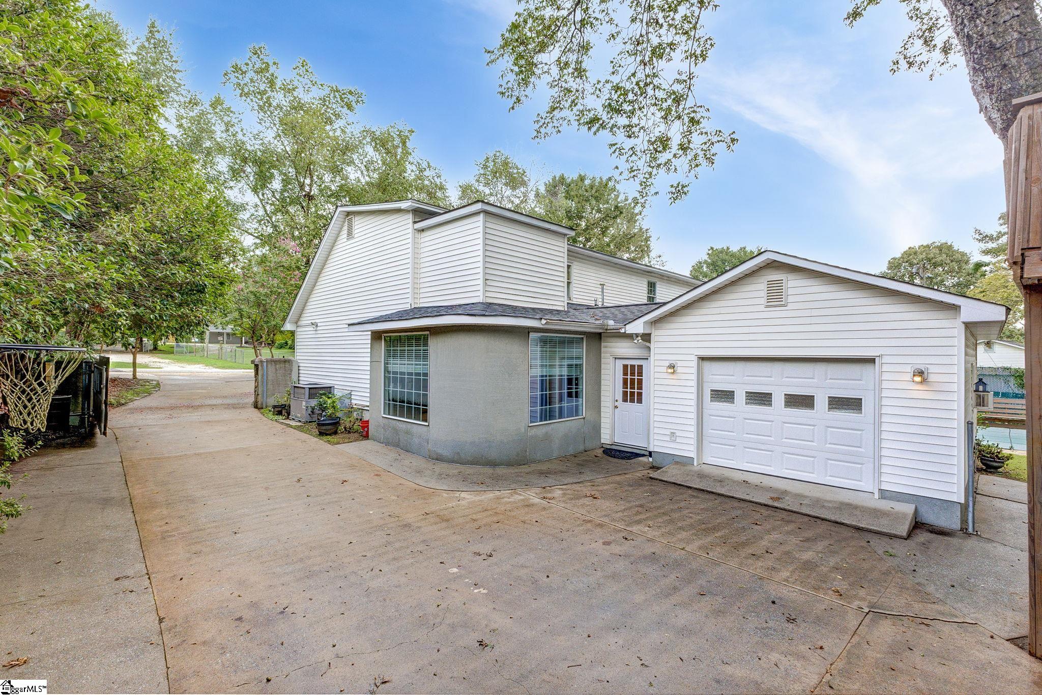 Taylors, South Carolina 29687, United States, 4 Bedrooms Bedrooms, ,5 BathroomsBathrooms,Residential,Active,191631