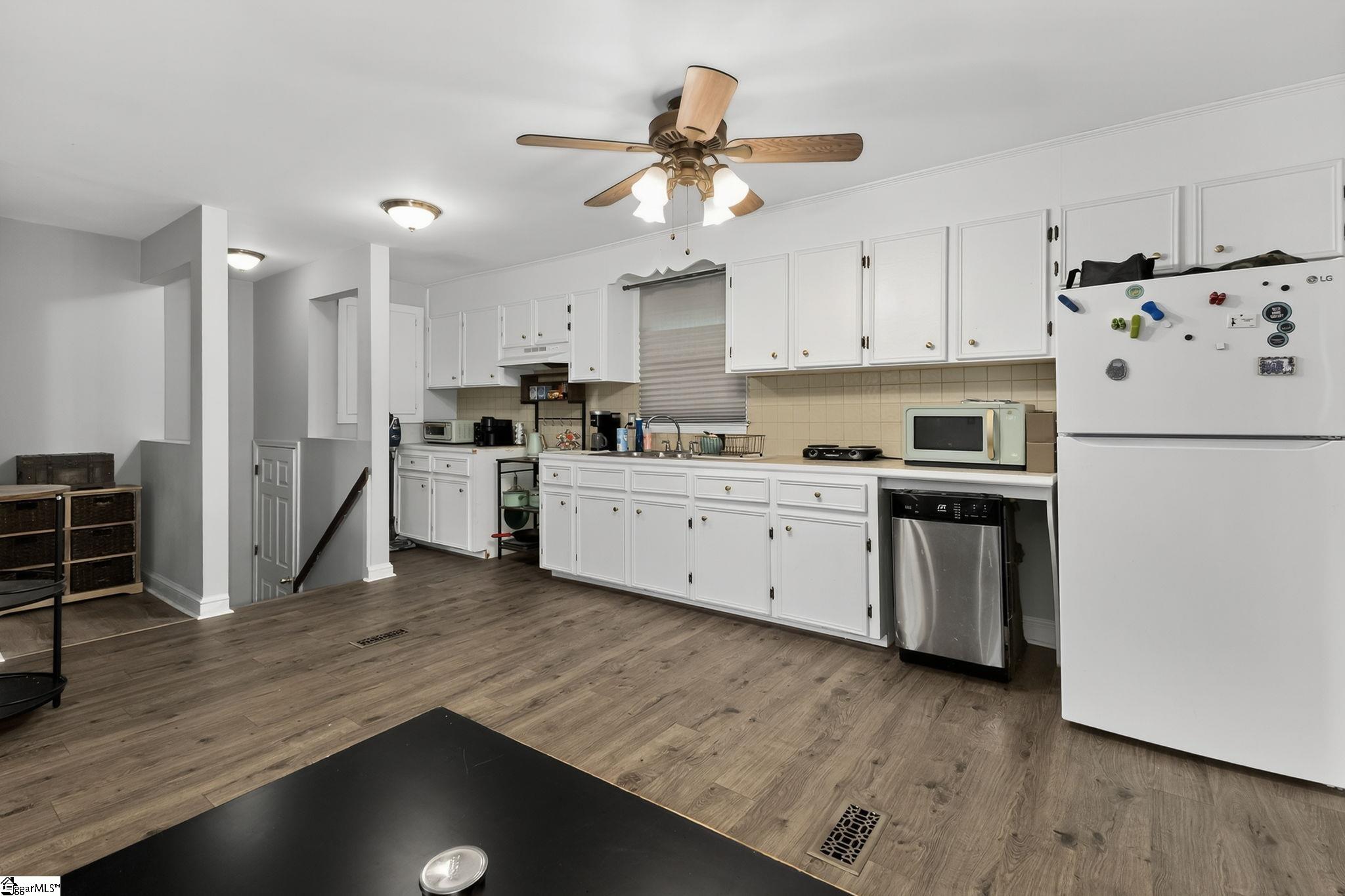 Taylors, South Carolina 29687, United States, 4 Bedrooms Bedrooms, ,5 BathroomsBathrooms,Residential,Active,191631